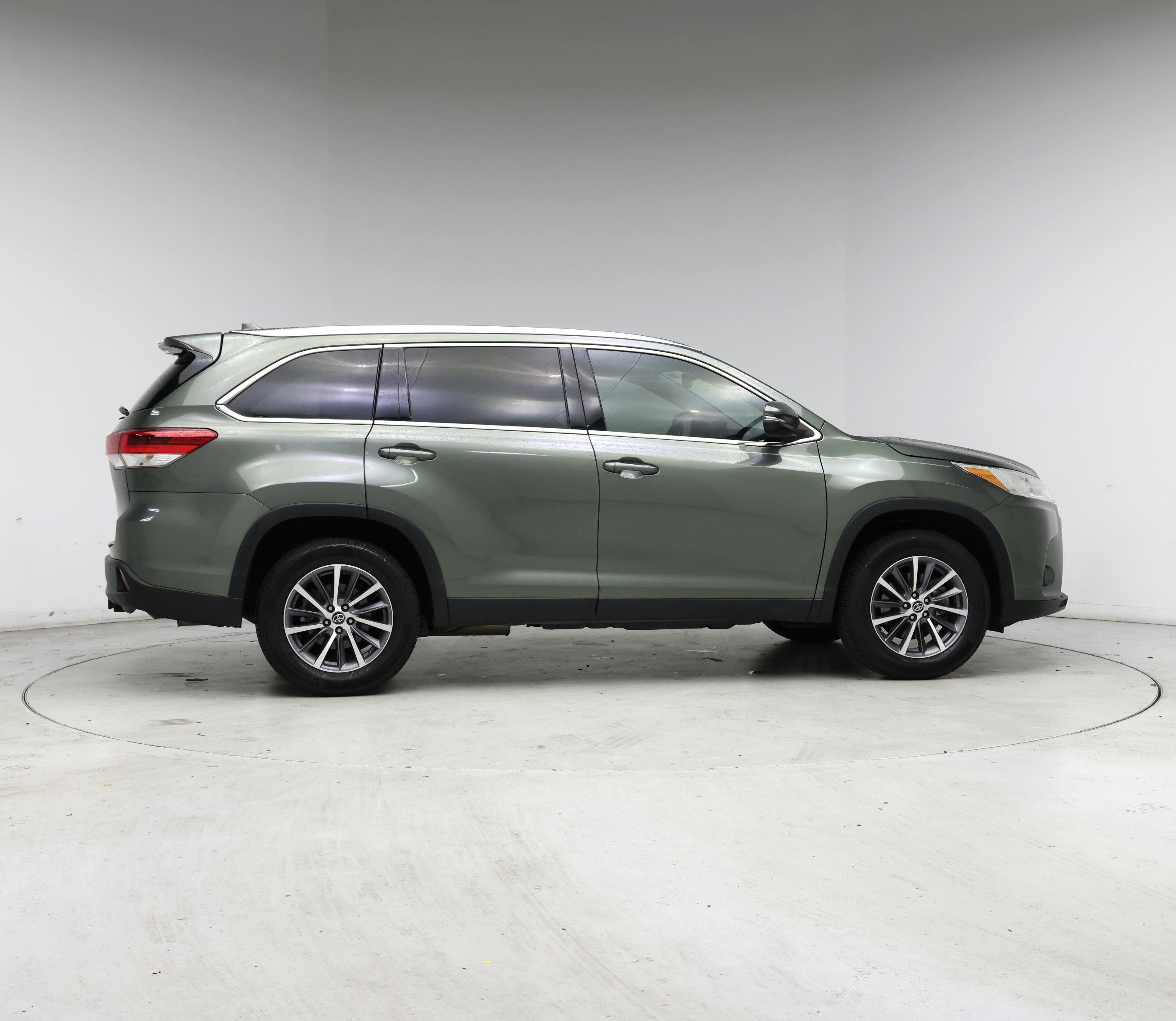 Thumbnail: 2019 Toyota Highlander - 7
