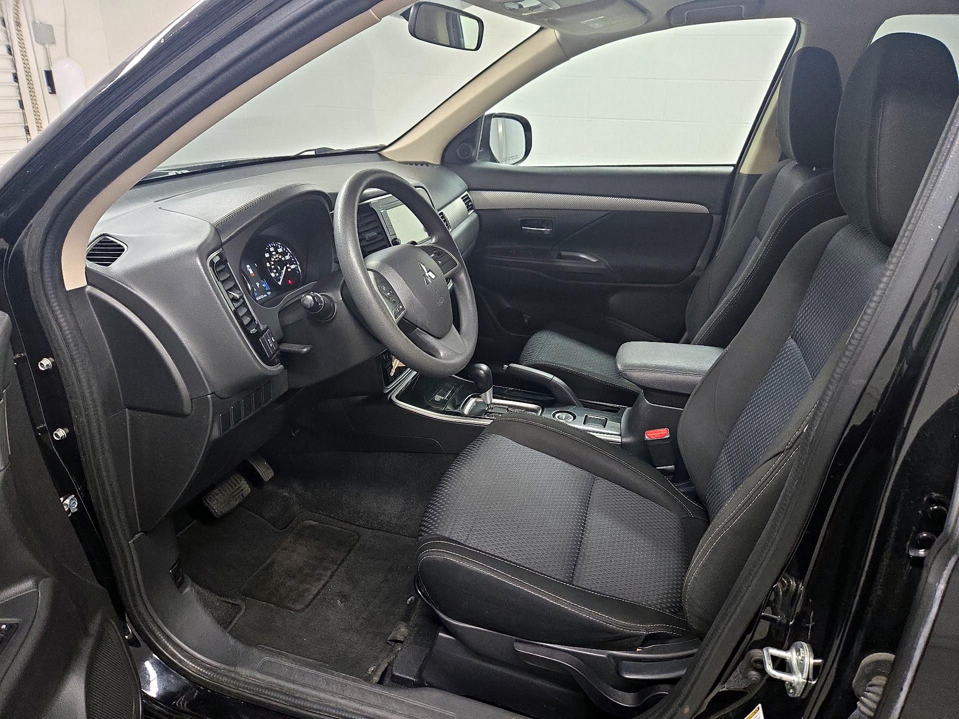 Thumbnail: 2018 Mitsubishi Outlander - 11