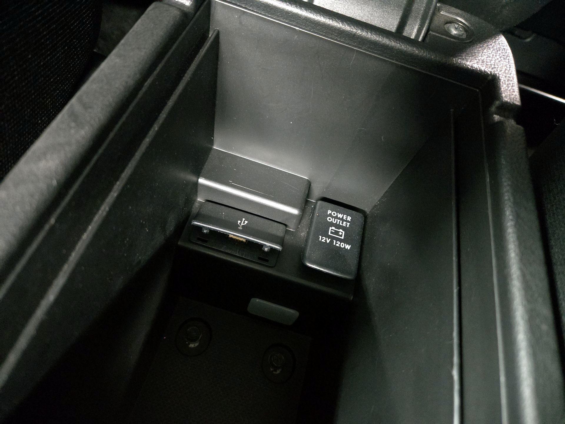 Thumbnail: 2018 Mitsubishi Outlander - 18