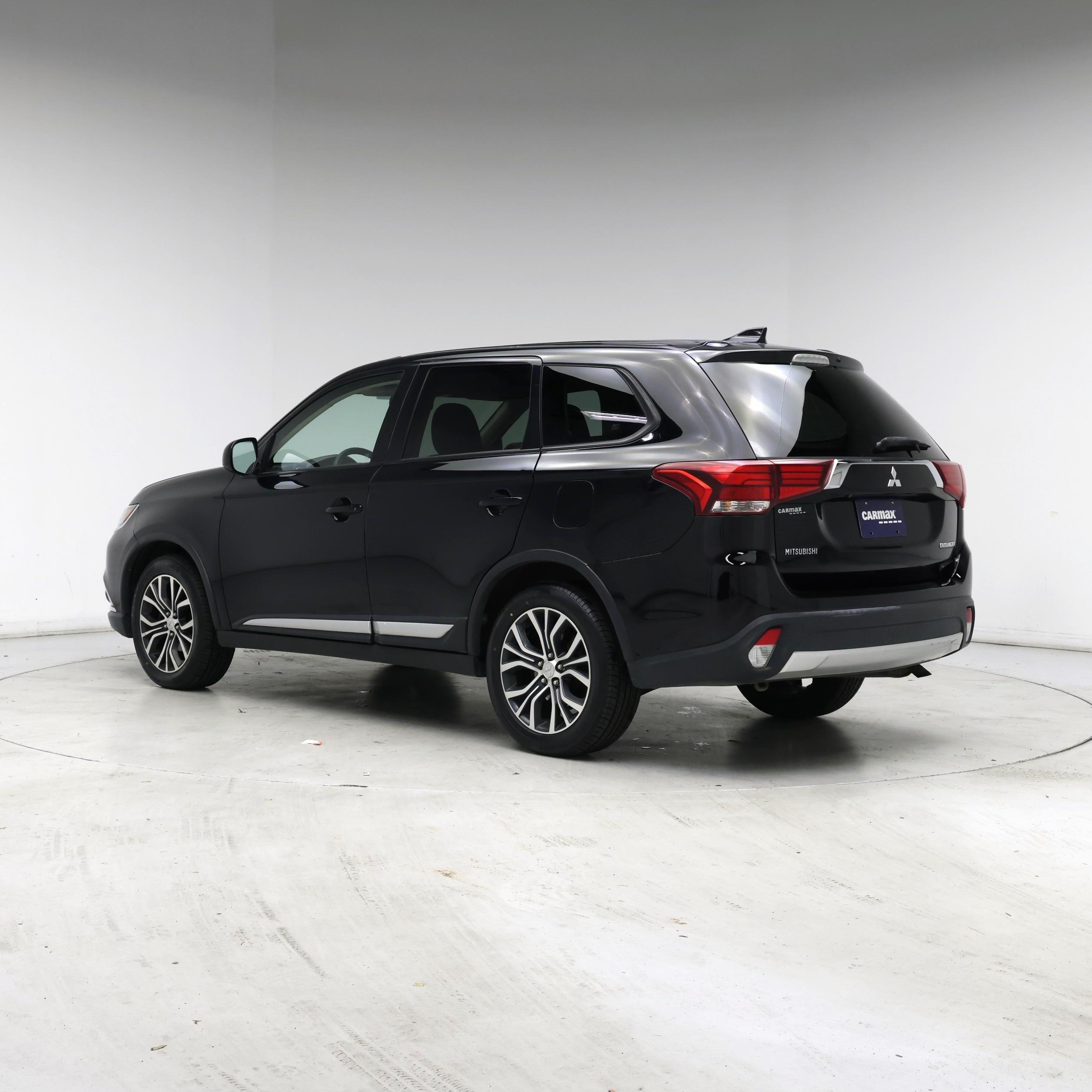 Thumbnail: 2018 Mitsubishi Outlander - 2