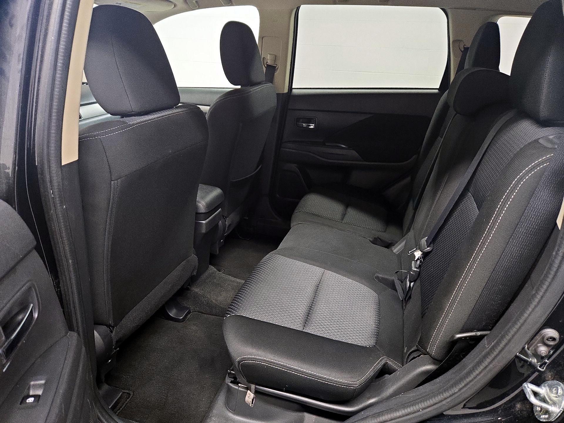 Thumbnail: 2018 Mitsubishi Outlander - 19