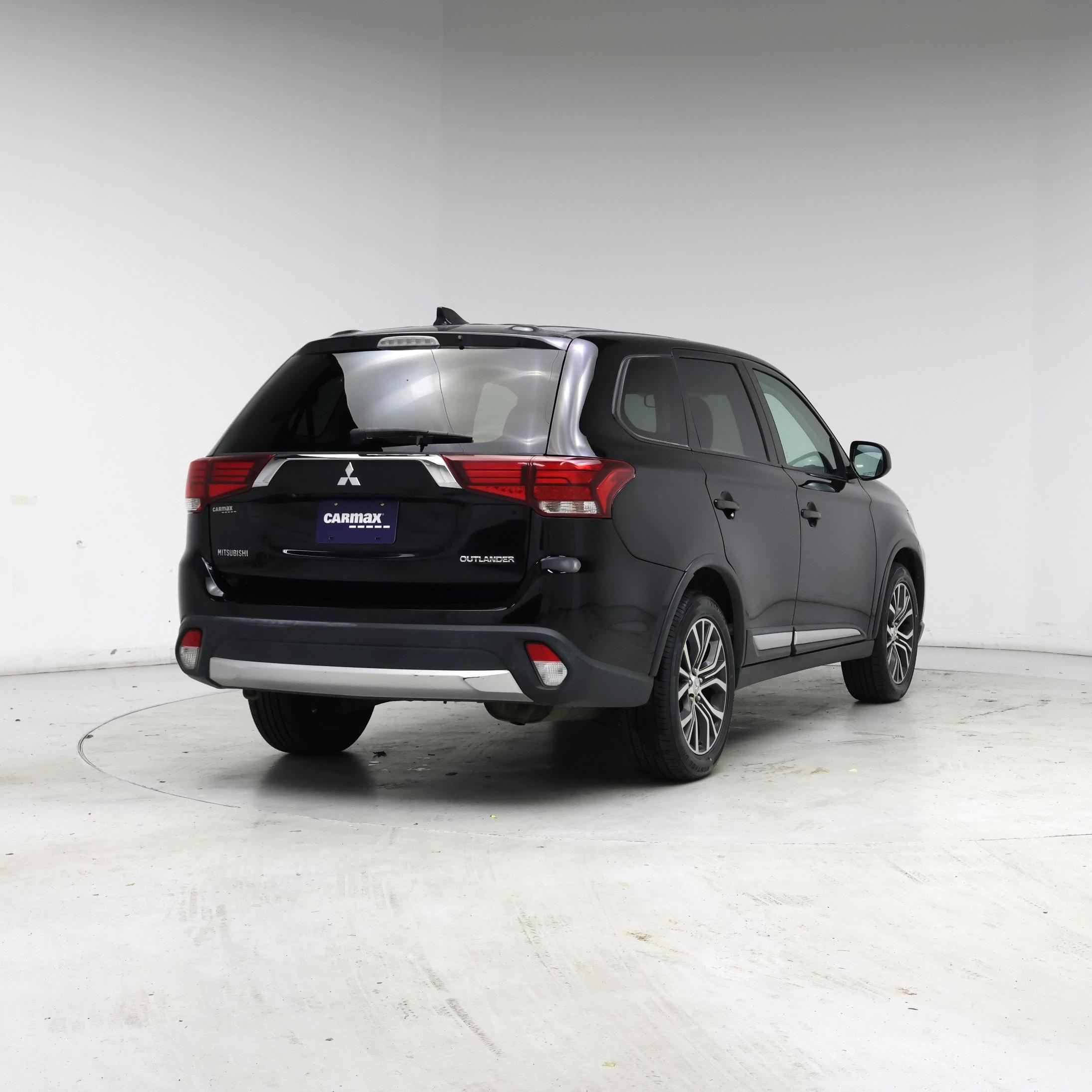 Thumbnail: 2018 Mitsubishi Outlander - 8