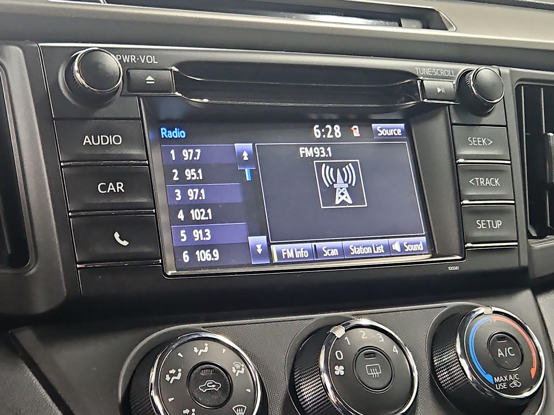 Thumbnail: 2016 Toyota RAV4 - 15