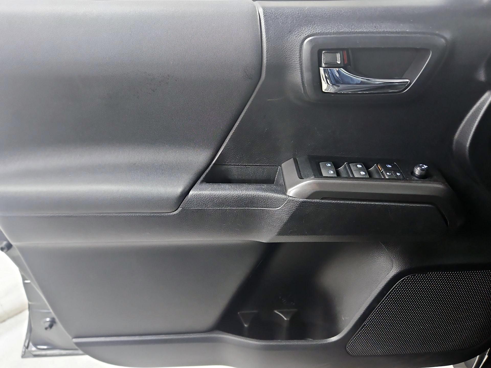 Thumbnail: 2020 Toyota Tacoma - 12