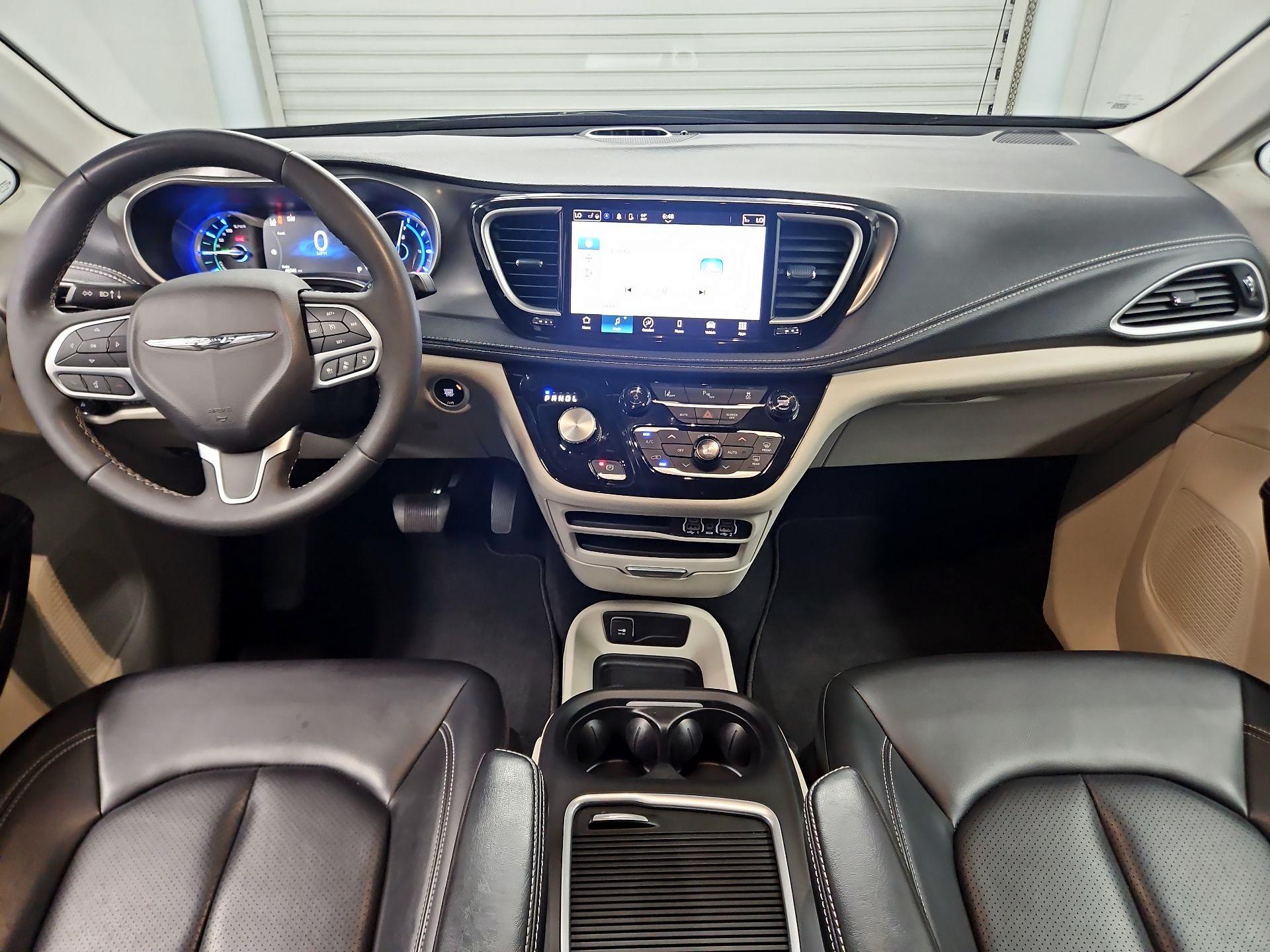 Thumbnail: 2023 Chrysler Pacifica - 9