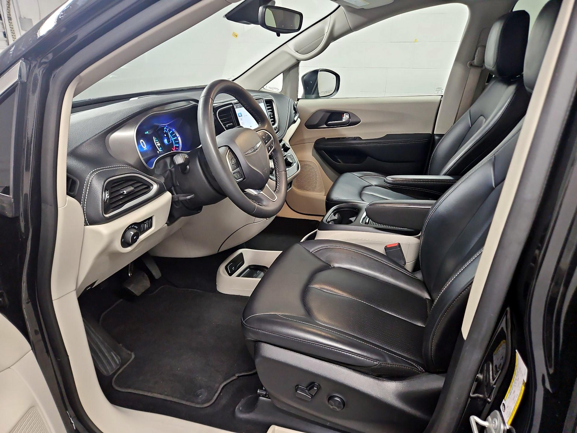 Thumbnail: 2023 Chrysler Pacifica - 11