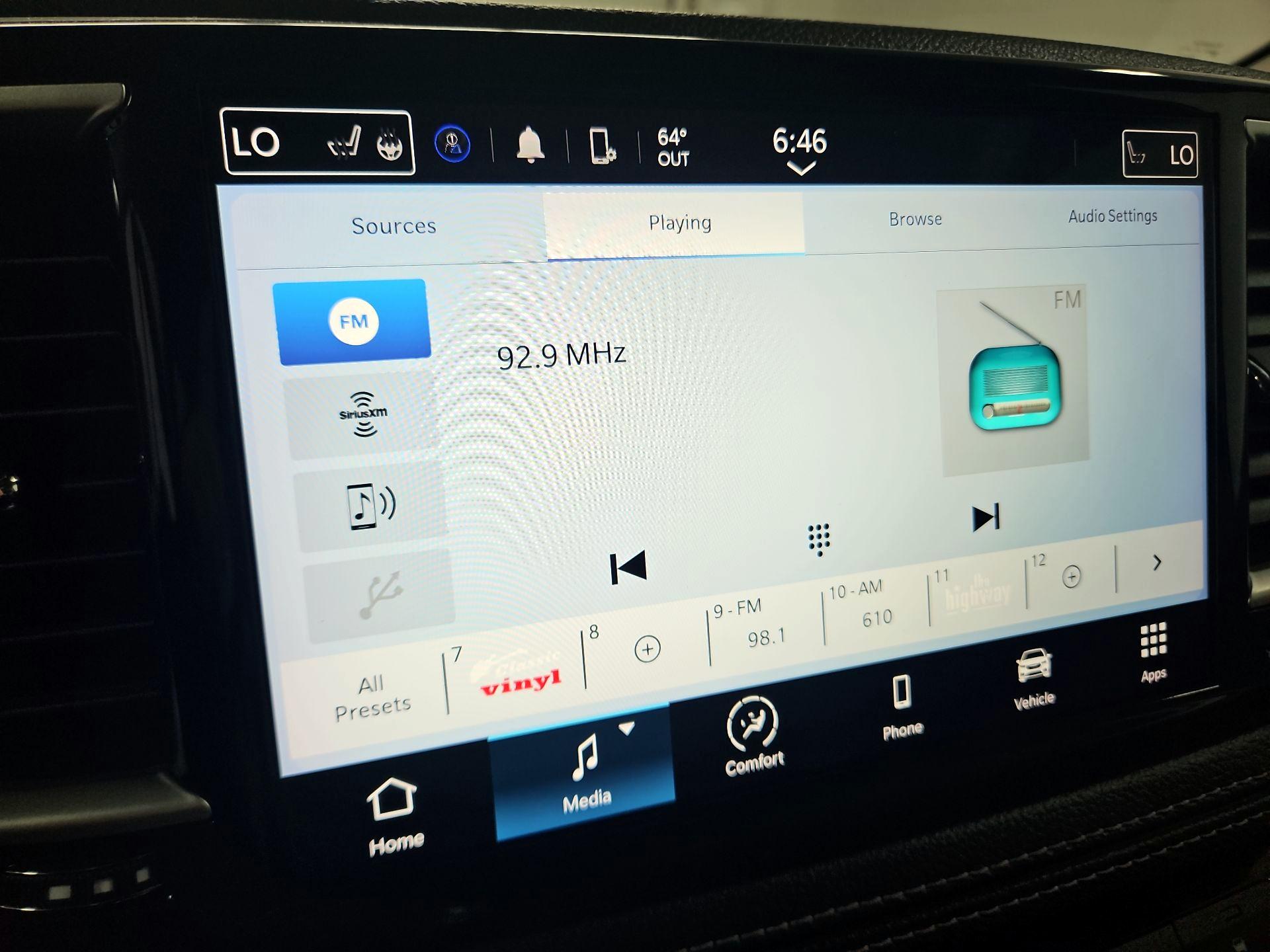 Thumbnail: 2023 Chrysler Pacifica - 15