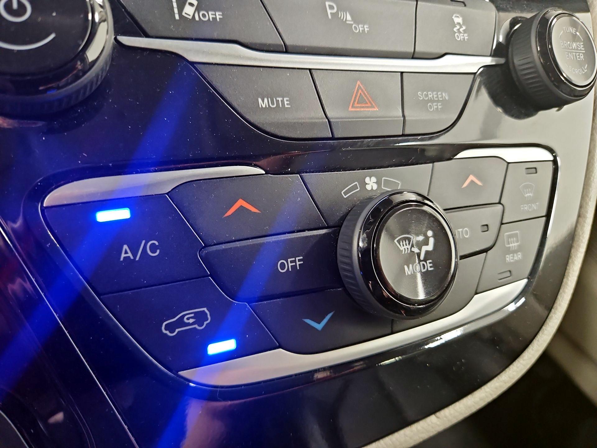 Thumbnail: 2023 Chrysler Pacifica - 16