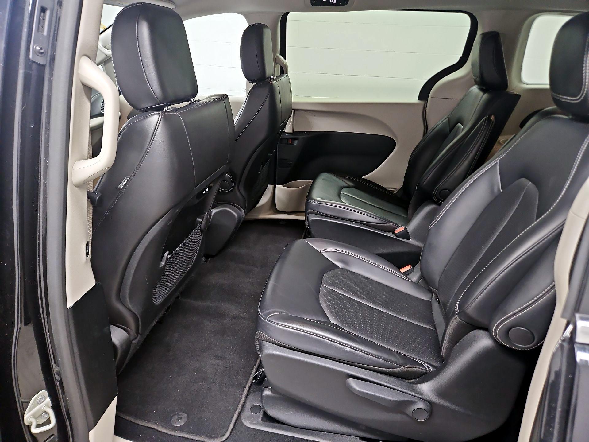 Thumbnail: 2023 Chrysler Pacifica - 19