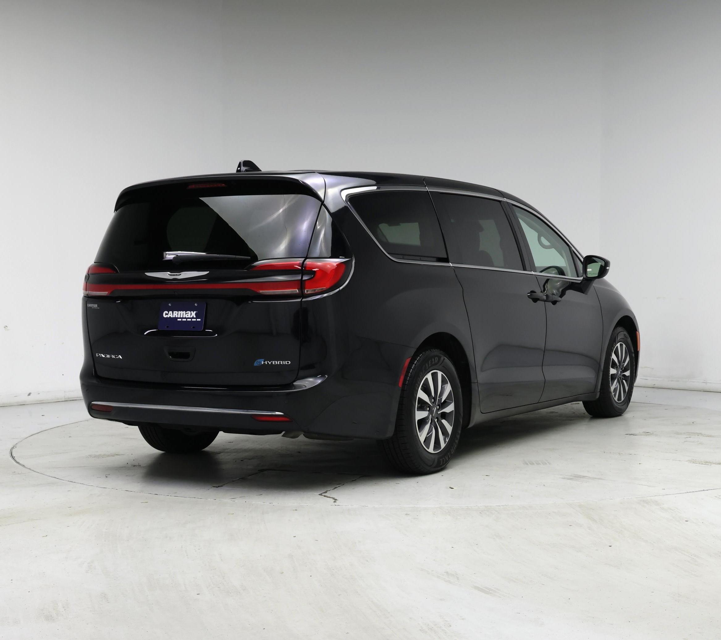 Thumbnail: 2023 Chrysler Pacifica - 8