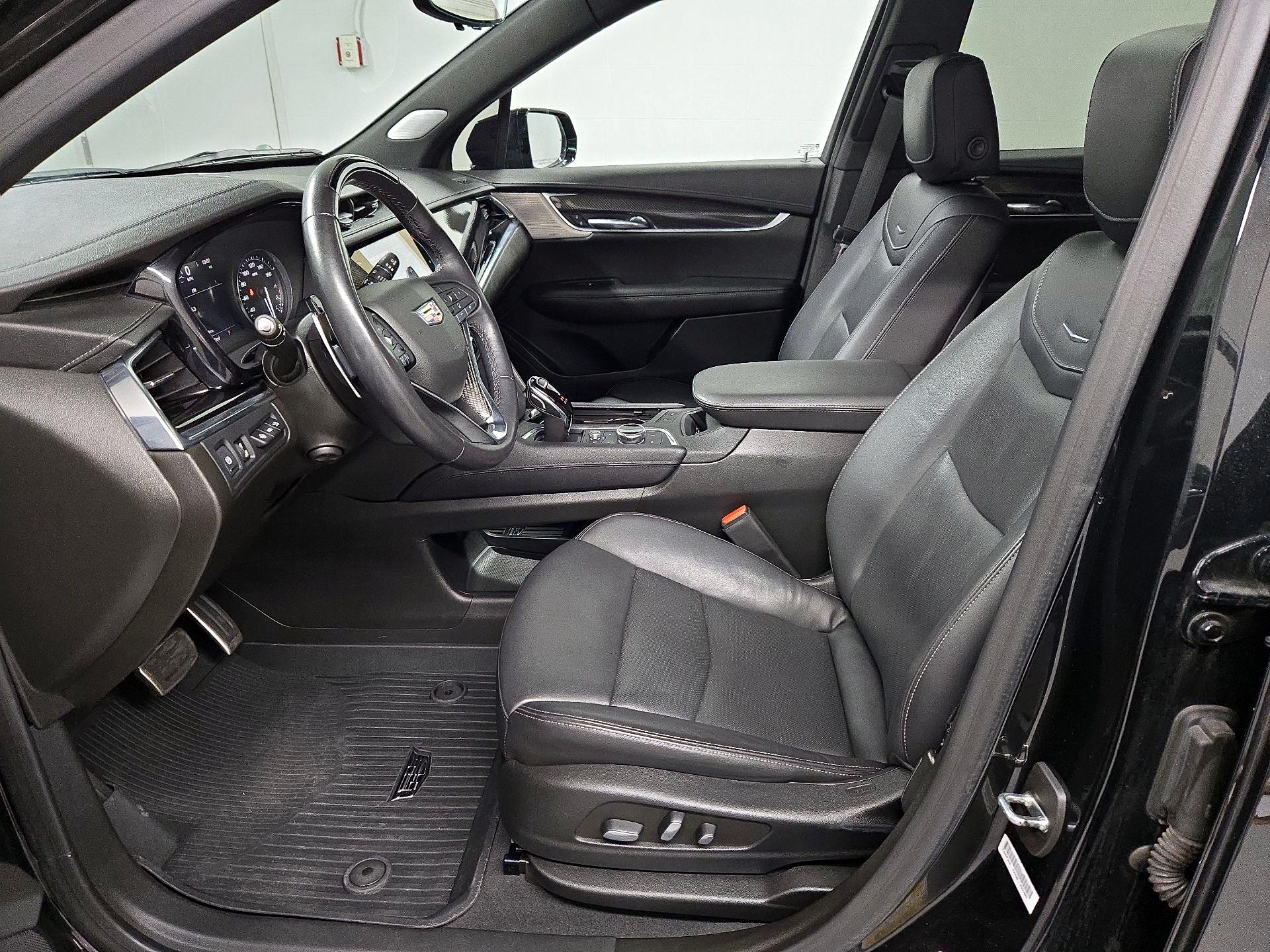 Thumbnail: 2022 Cadillac XT6 - 11