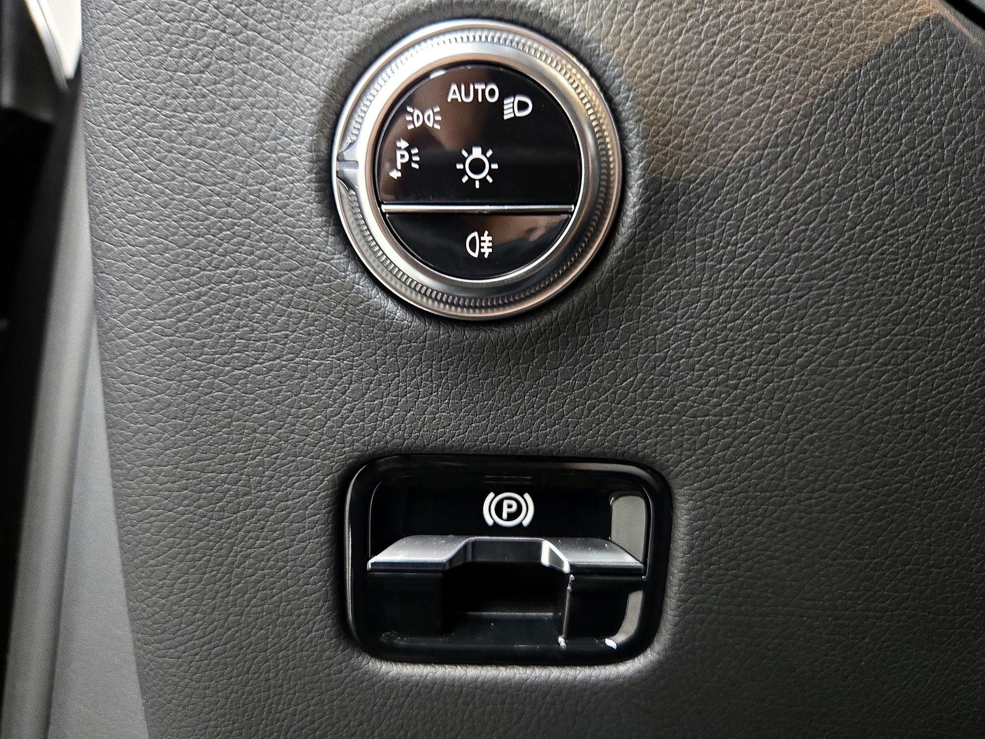 Thumbnail: 2023 Mercedes-Benz GLC - 13