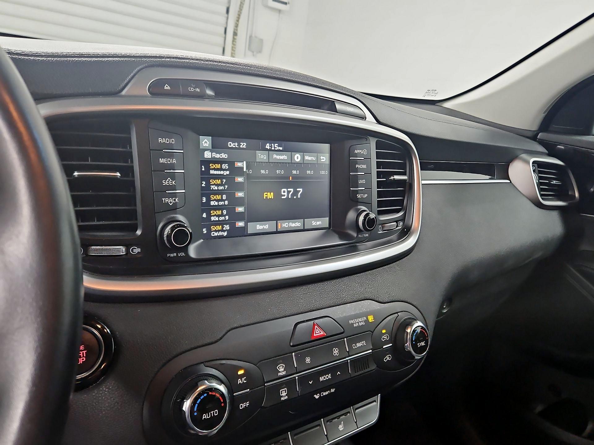 Thumbnail: 2017 Kia Sorento - 15