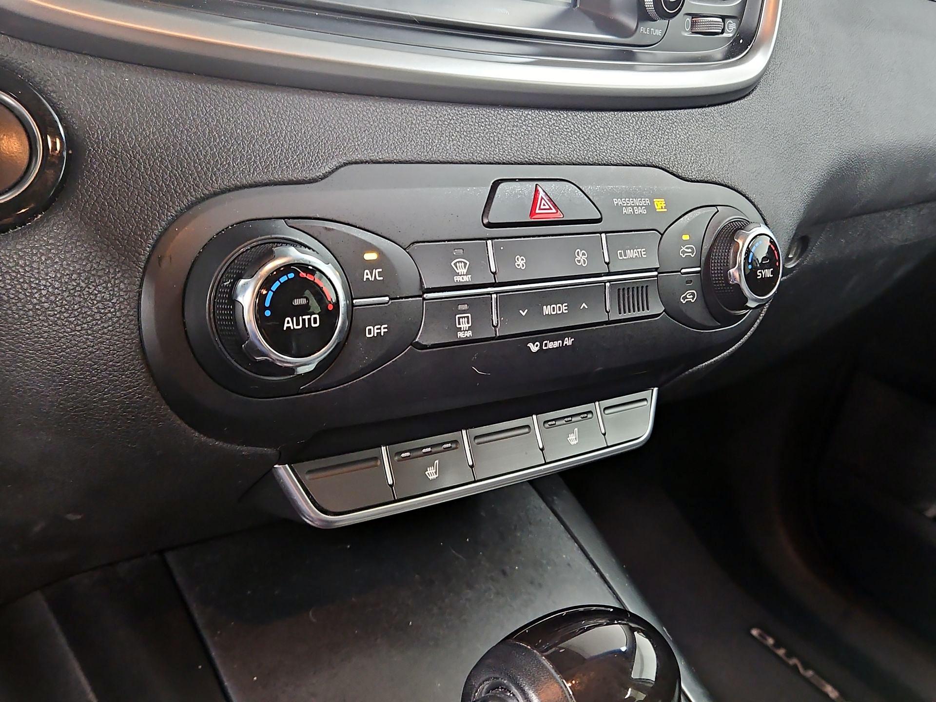 Thumbnail: 2017 Kia Sorento - 16