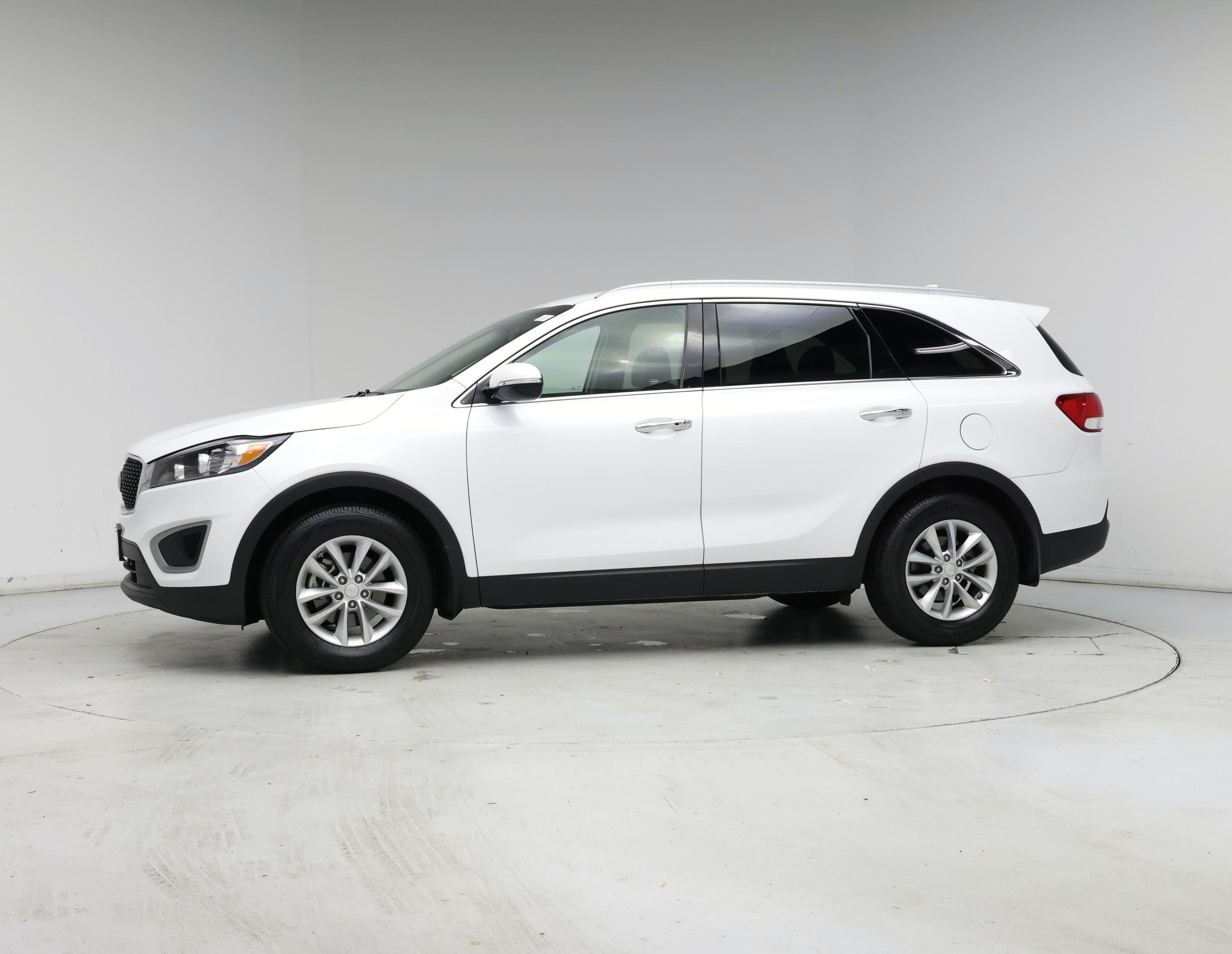 Thumbnail: 2017 Kia Sorento - 3