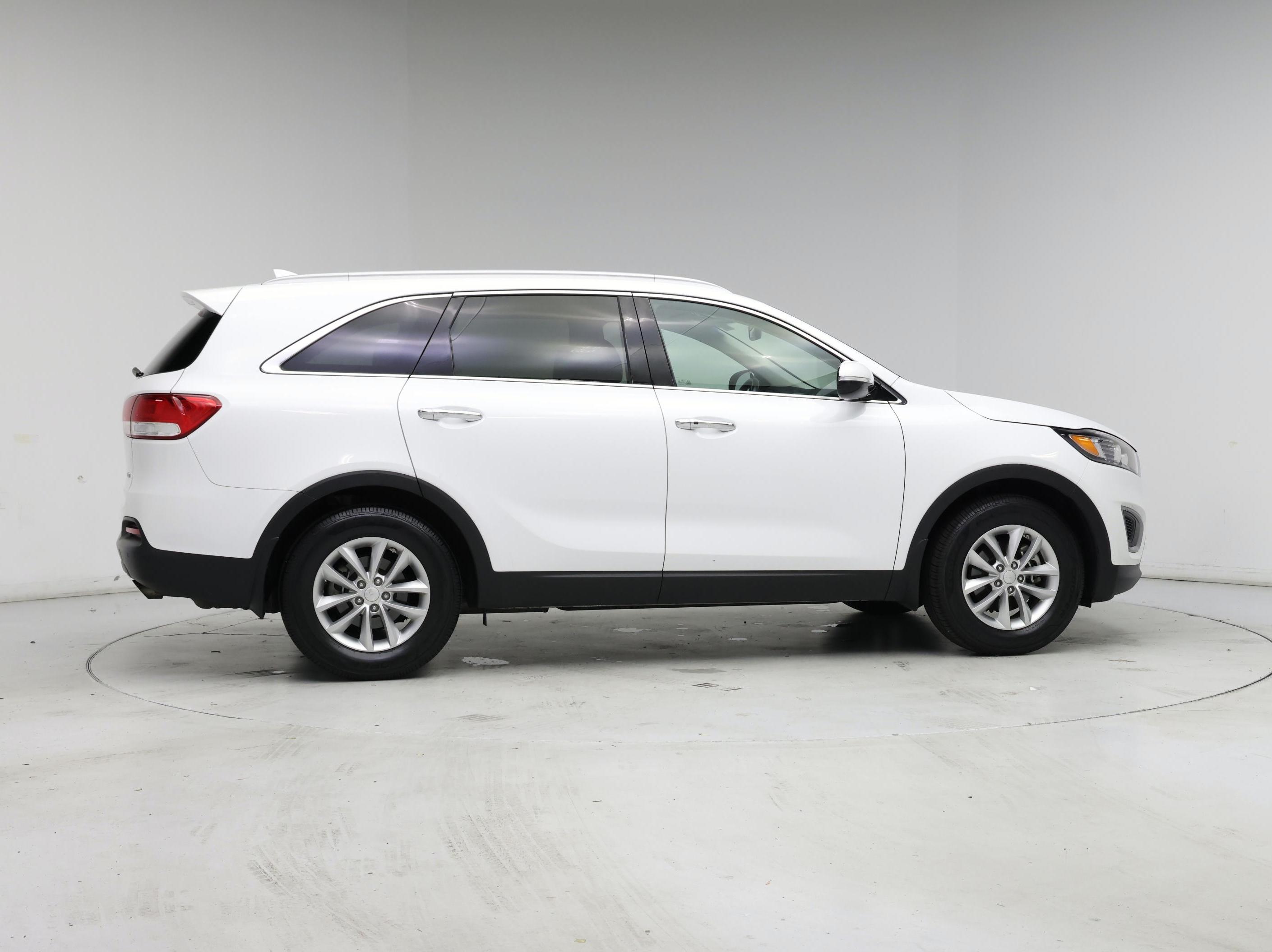 Thumbnail: 2017 Kia Sorento - 7