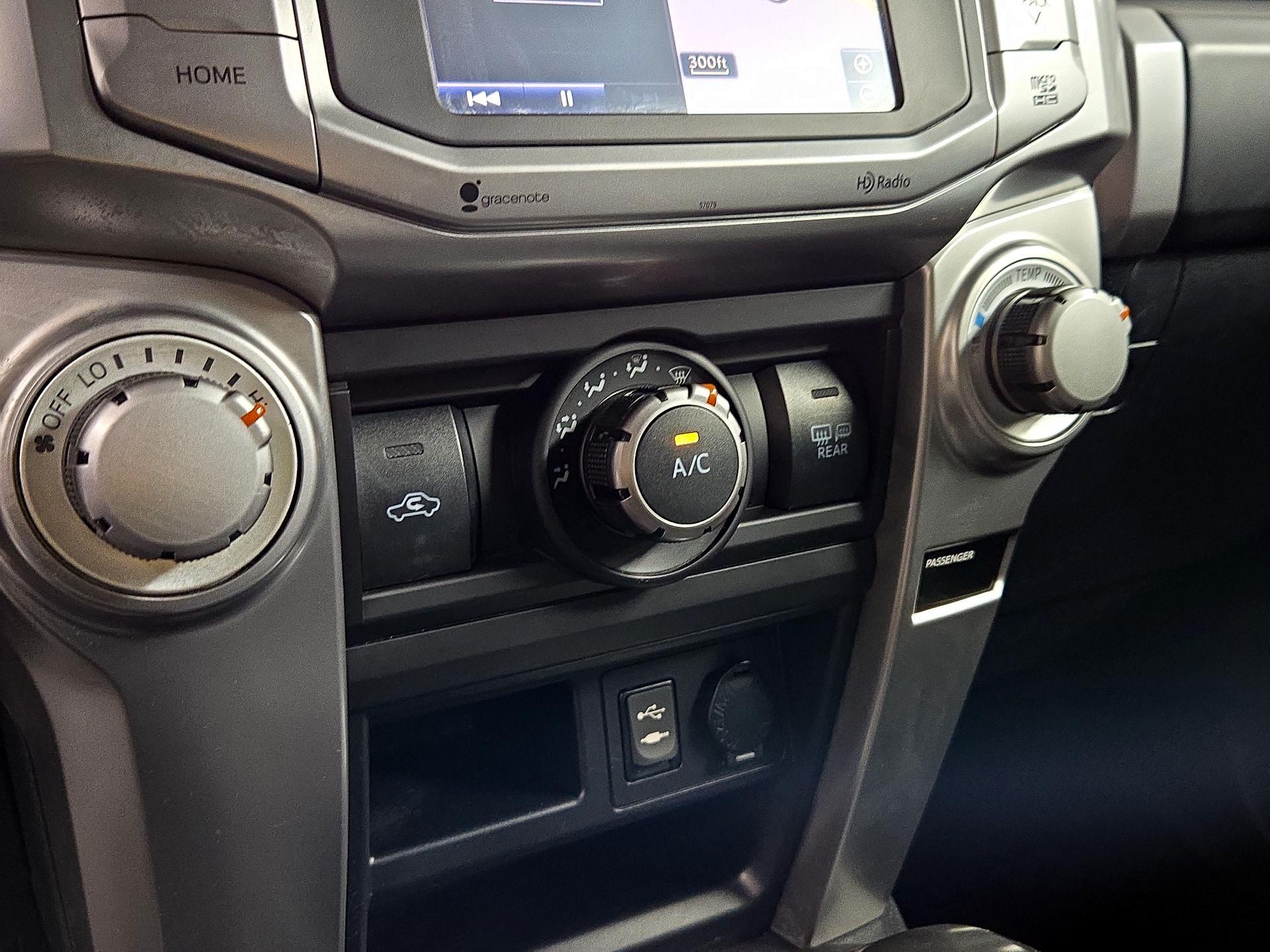 Thumbnail: 2015 Toyota 4Runner - 17