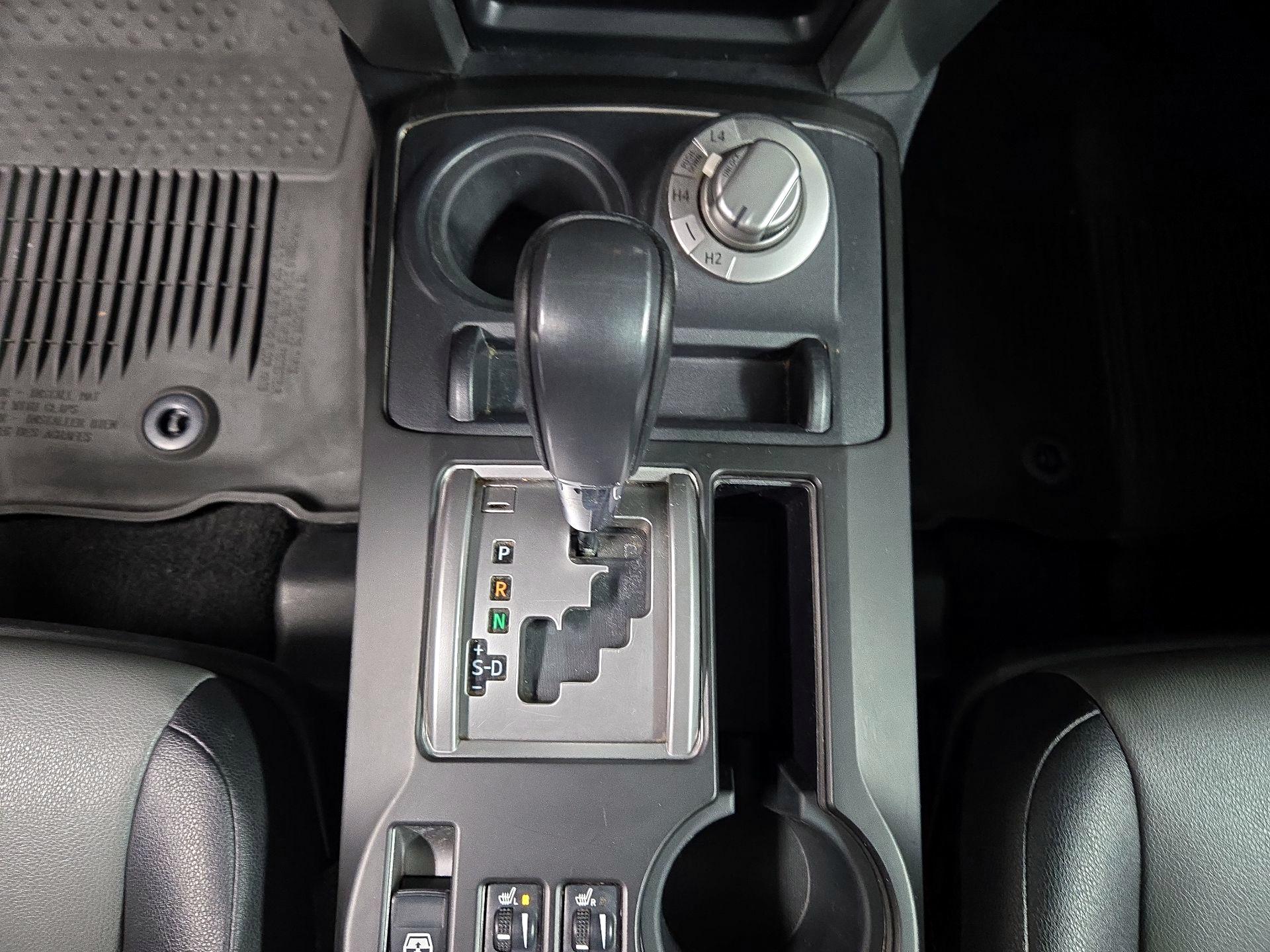 Thumbnail: 2015 Toyota 4Runner - 18