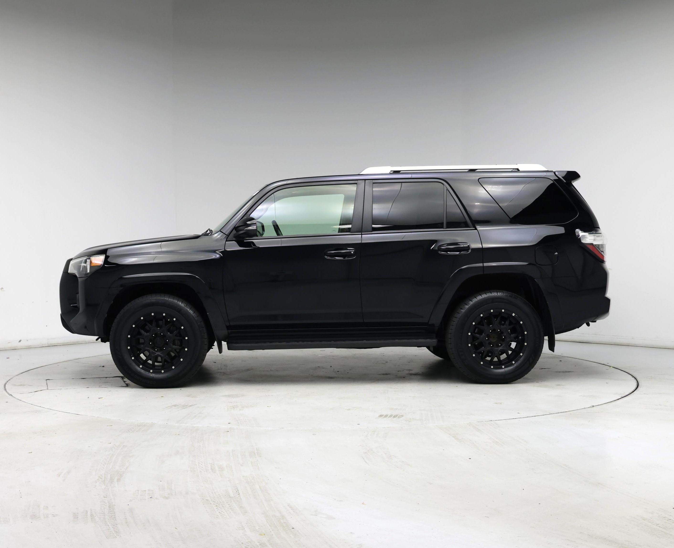 Thumbnail: 2015 Toyota 4Runner - 3