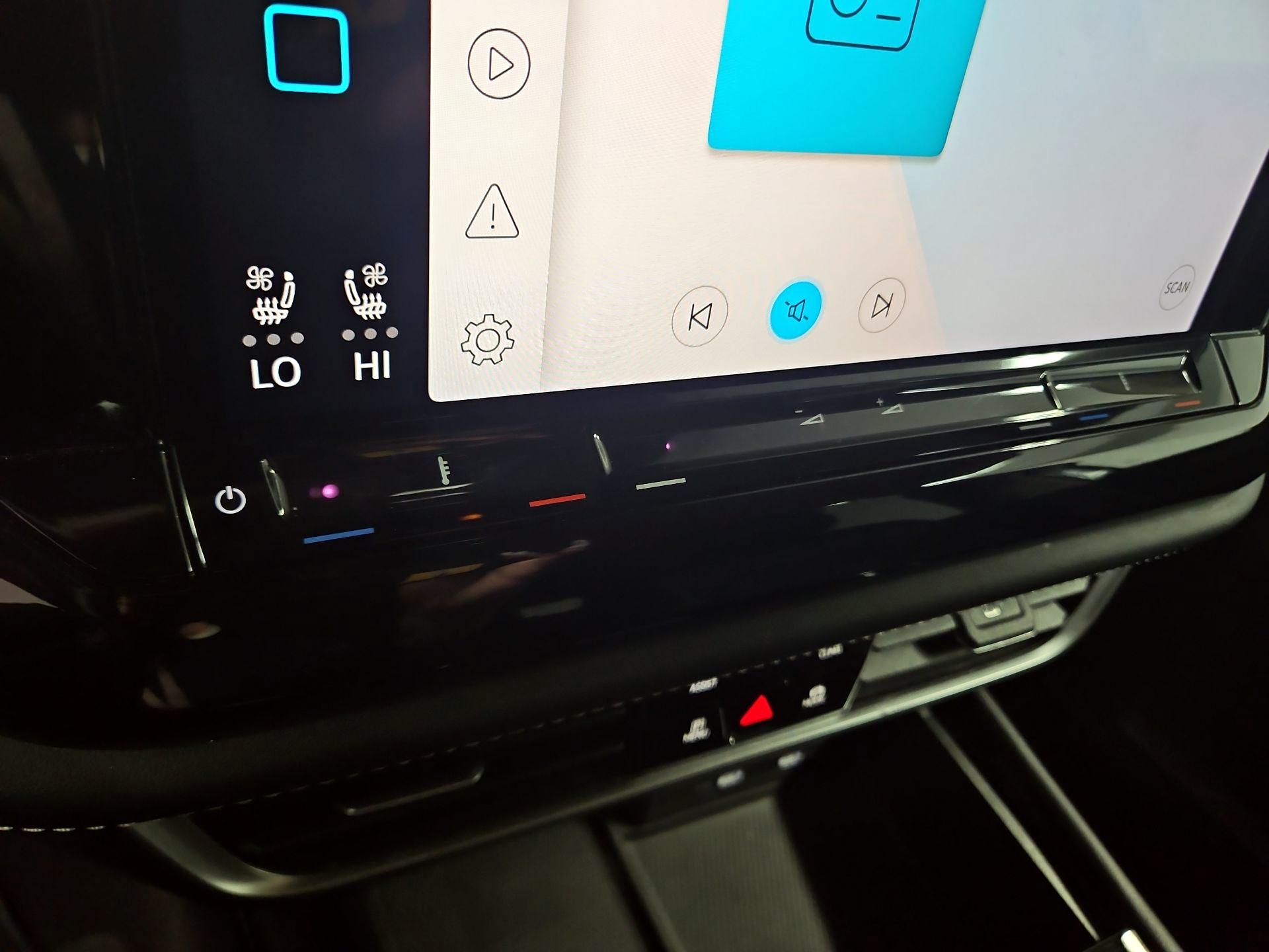 Thumbnail: 2024 Volkswagen Atlas - 16