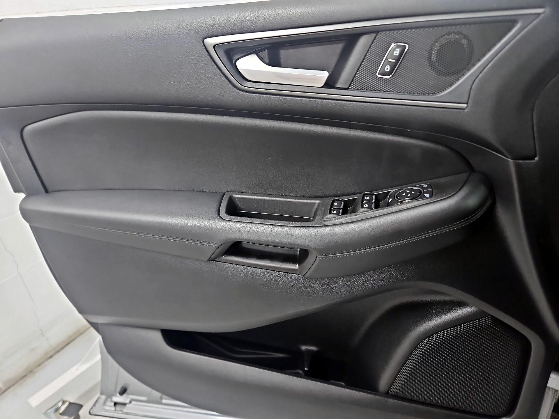 Thumbnail: 2021 Ford Edge - 12