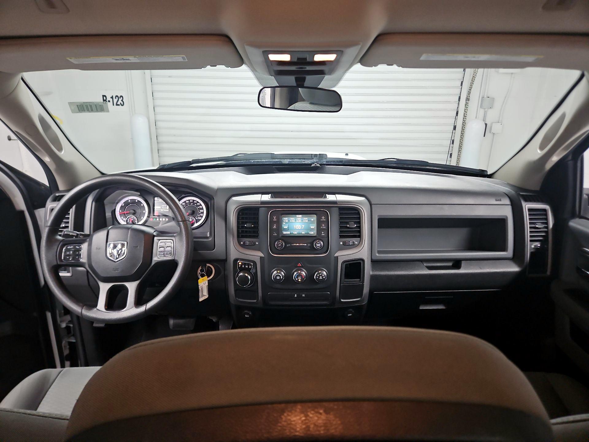 Thumbnail: 2020 RAM 1500 Classic - 9