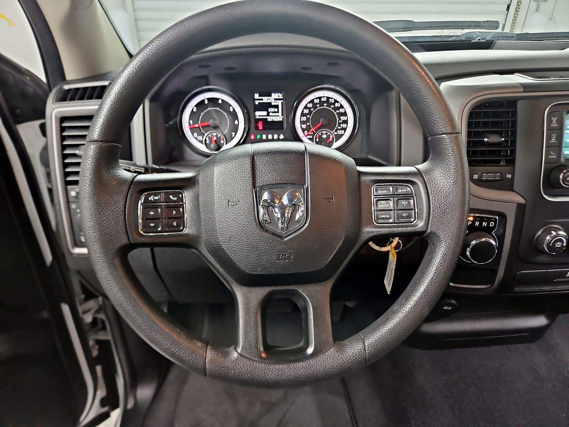 Thumbnail: 2020 RAM 1500 Classic - 10