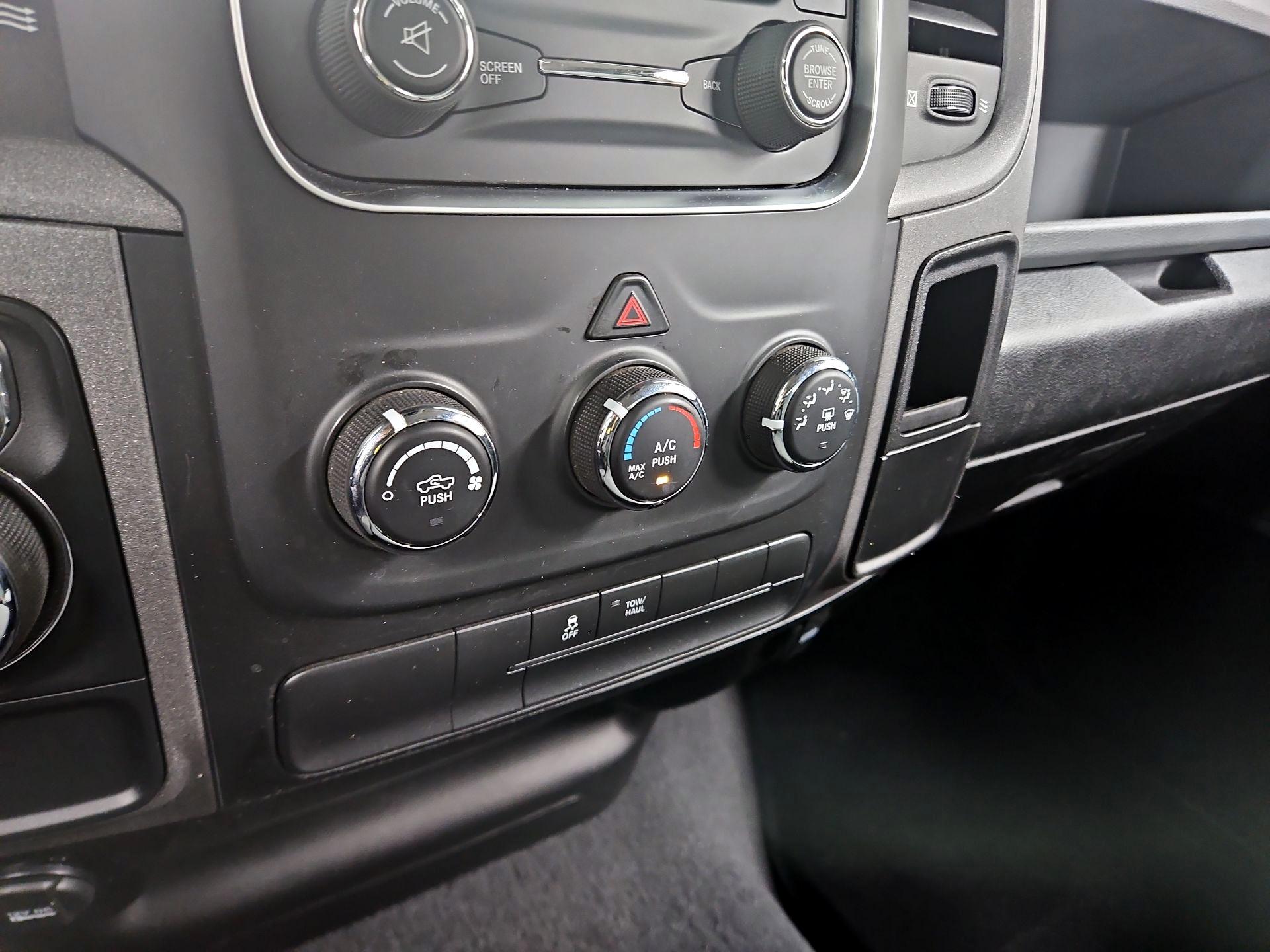 Thumbnail: 2020 RAM 1500 Classic - 16