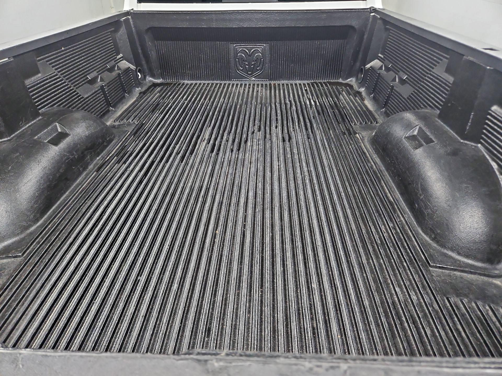 Thumbnail: 2020 RAM 1500 Classic - 19