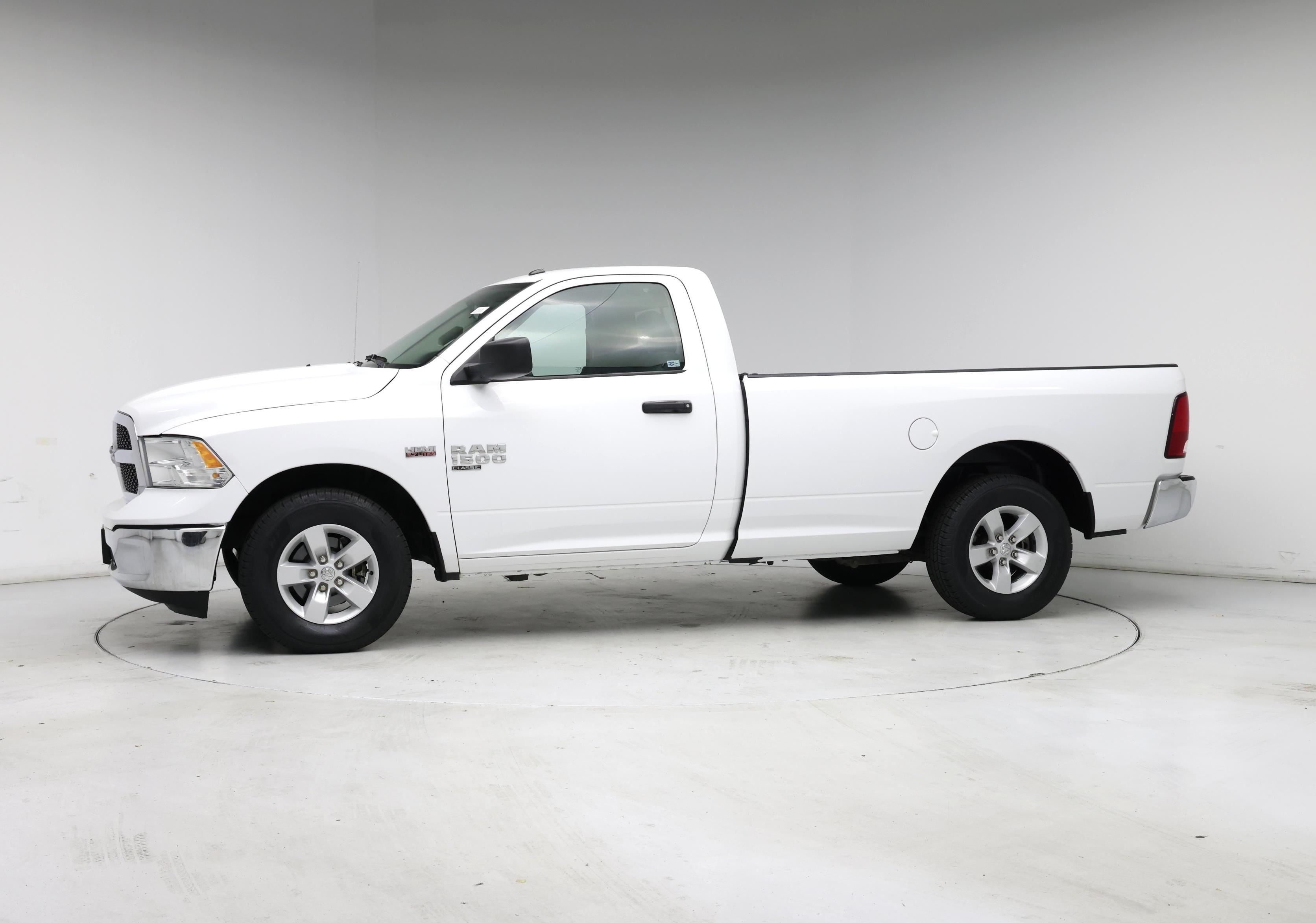 Thumbnail: 2020 RAM 1500 Classic - 3