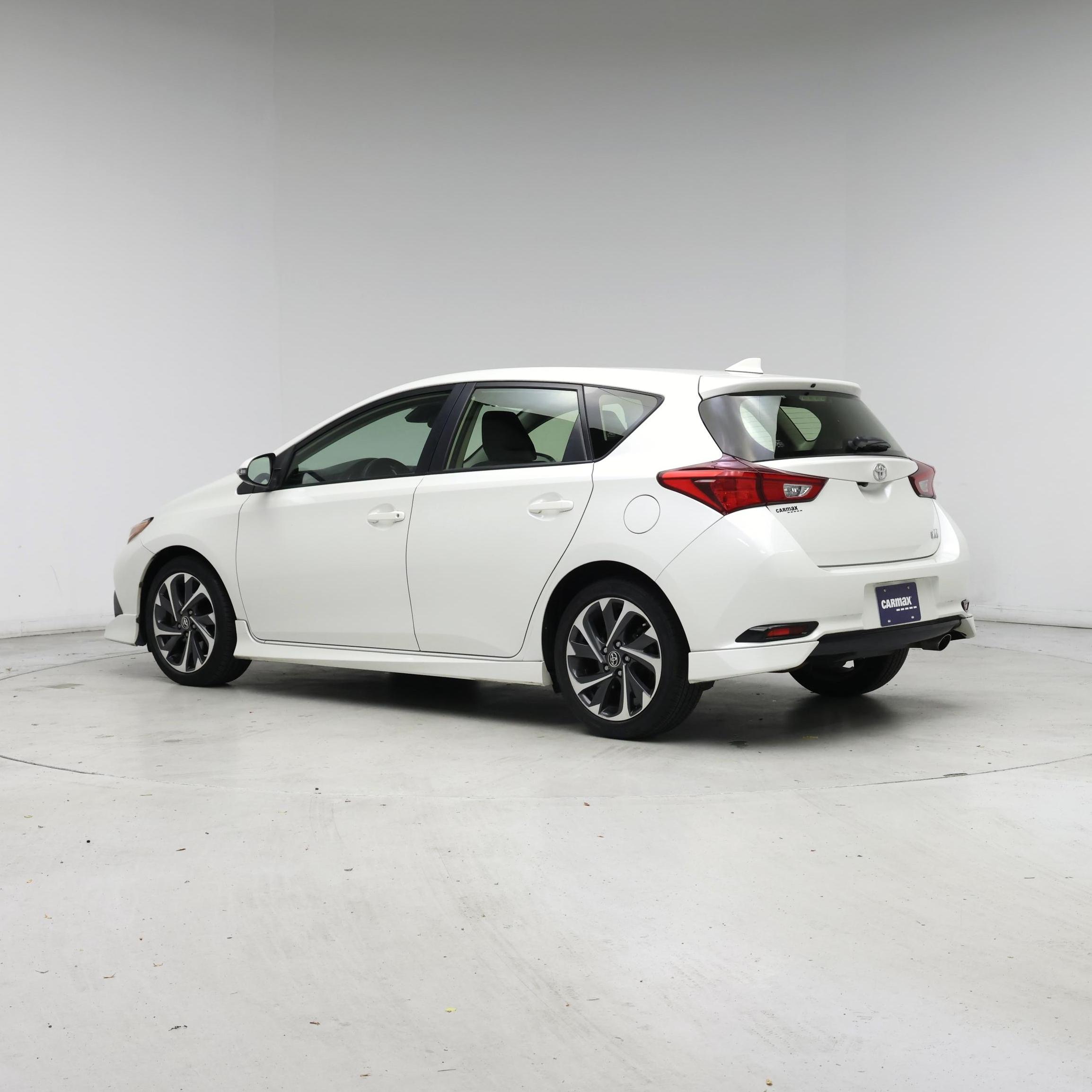 Thumbnail: 2018 Toyota Corolla iM - 2