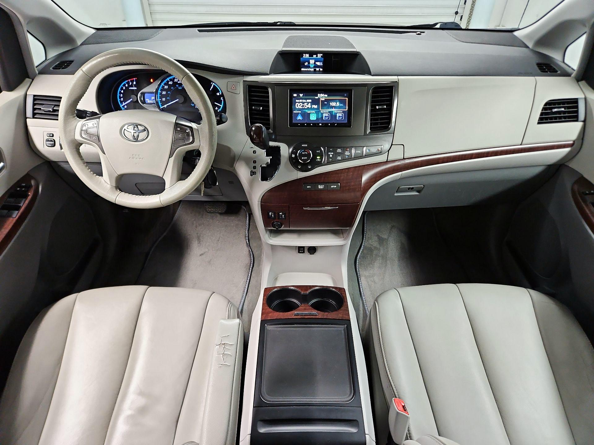 Thumbnail: 2014 Toyota Sienna - 9