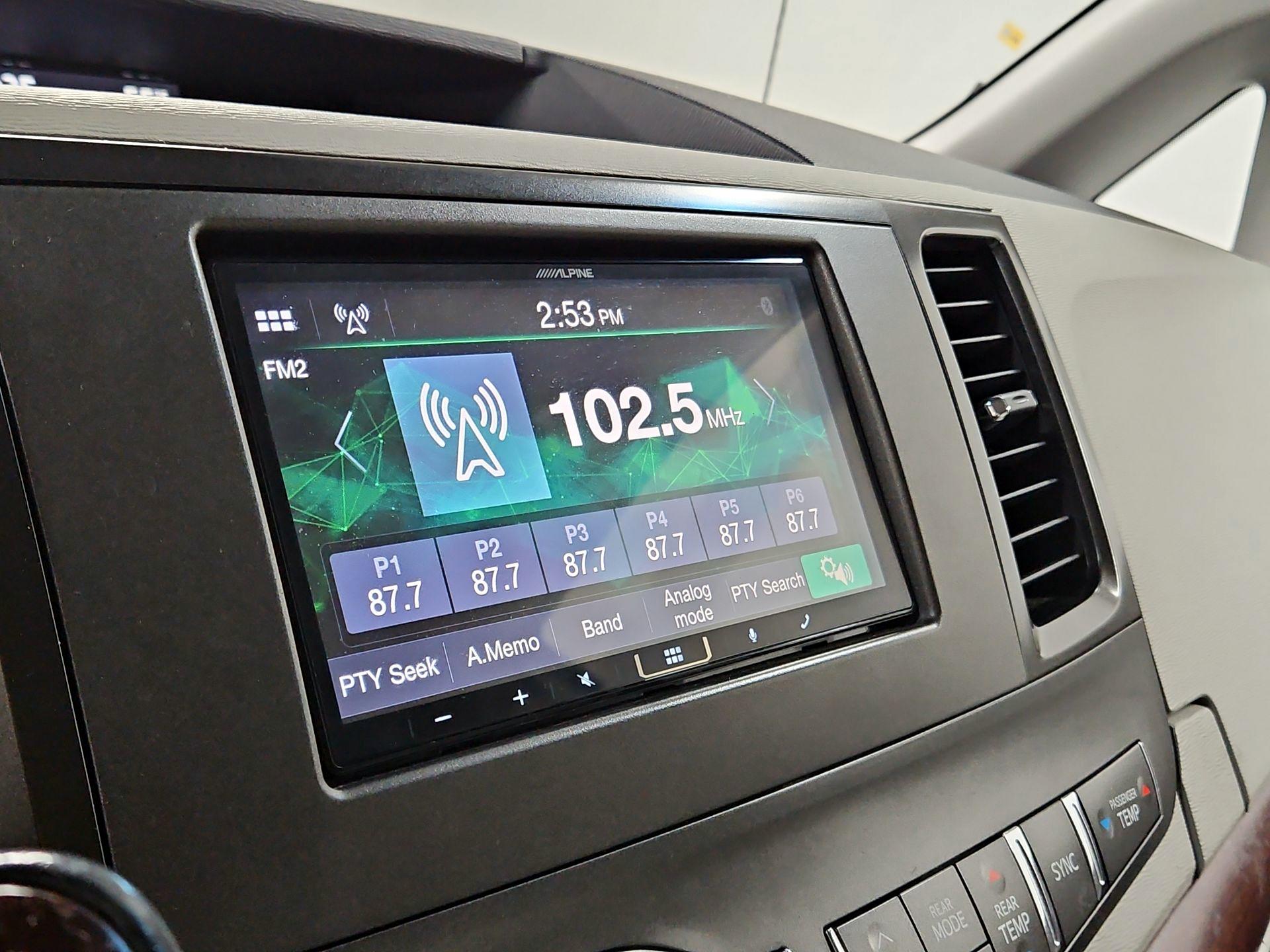 Thumbnail: 2014 Toyota Sienna - 15