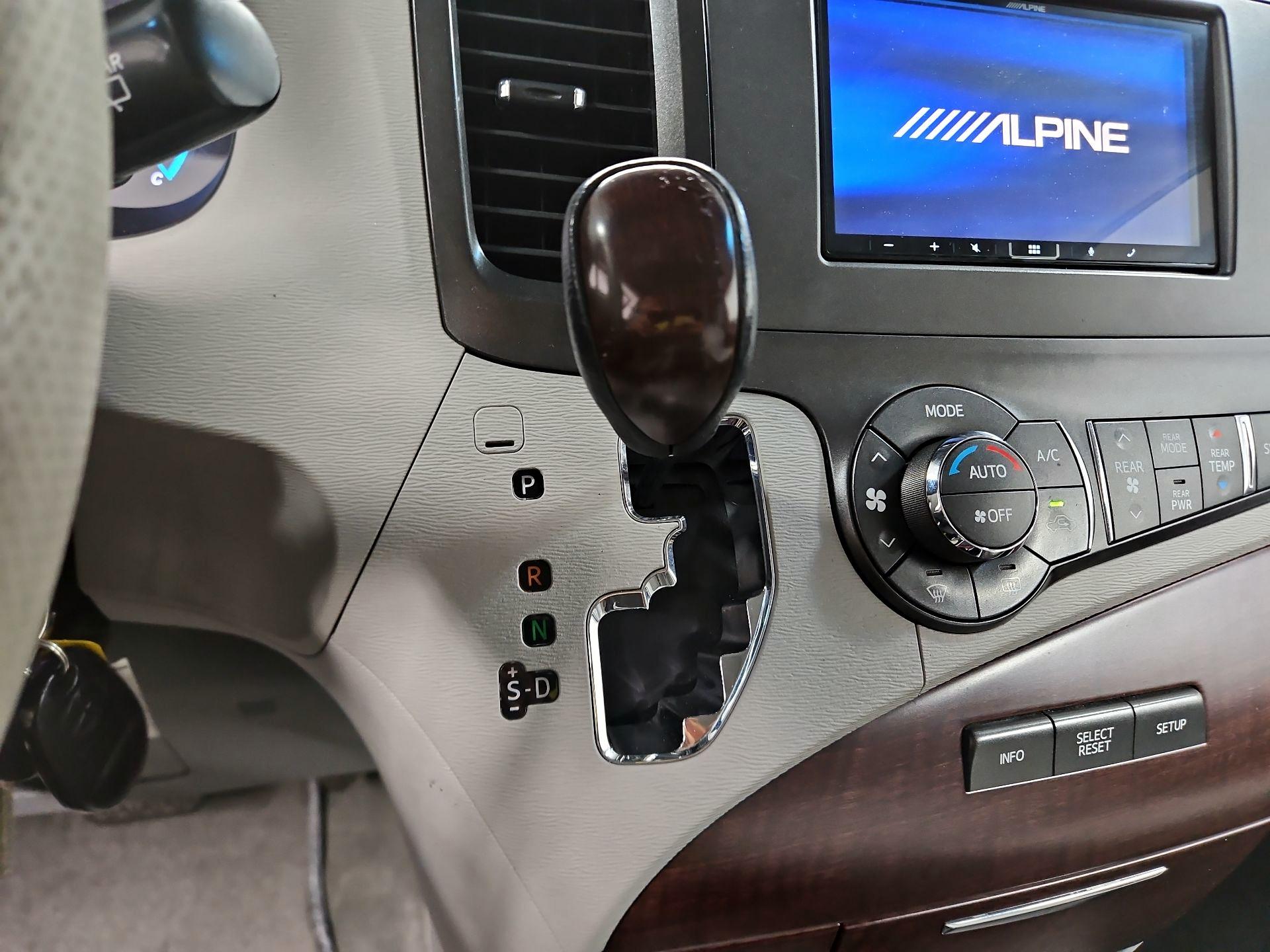 Thumbnail: 2014 Toyota Sienna - 17