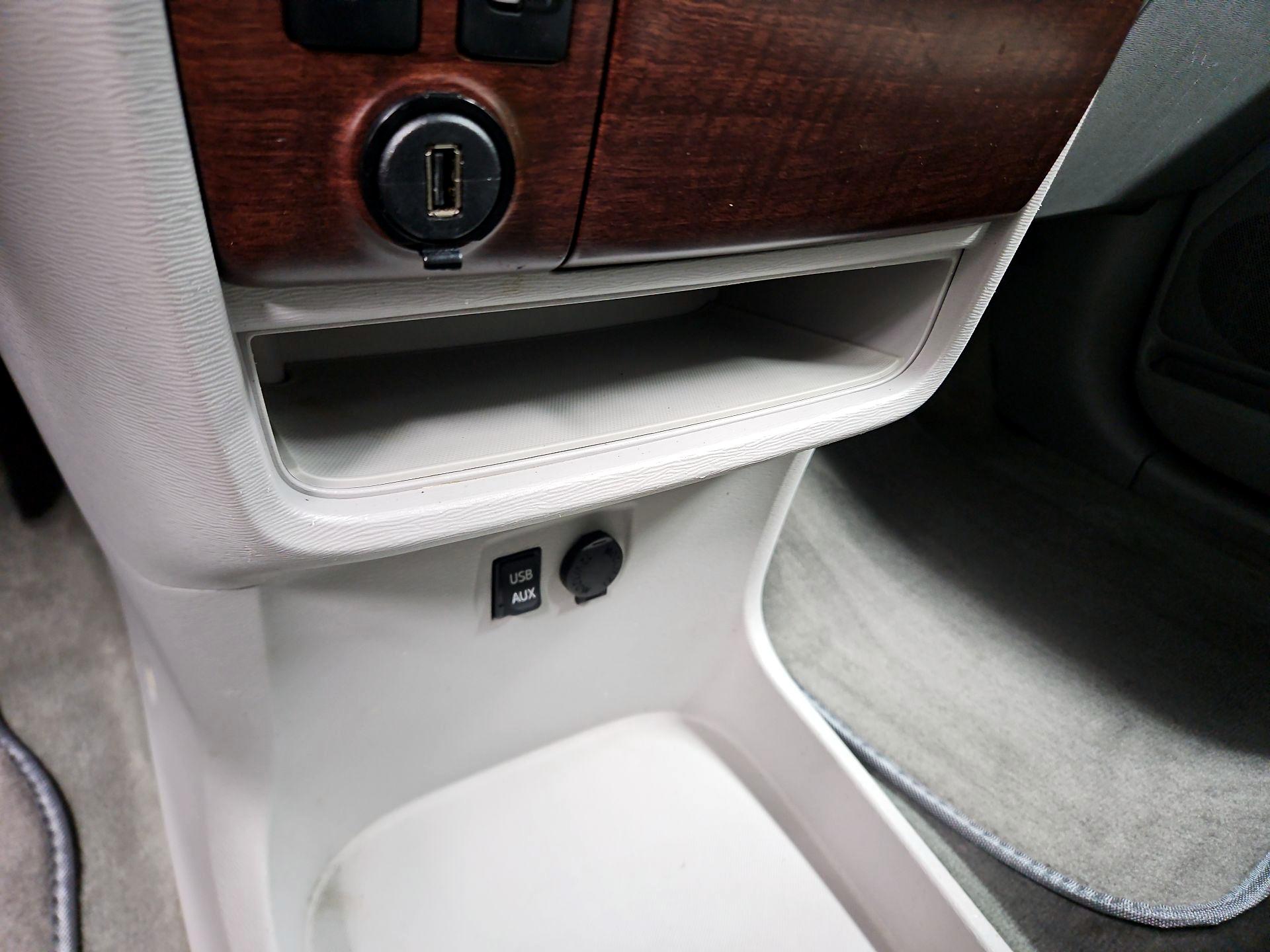 Thumbnail: 2014 Toyota Sienna - 18