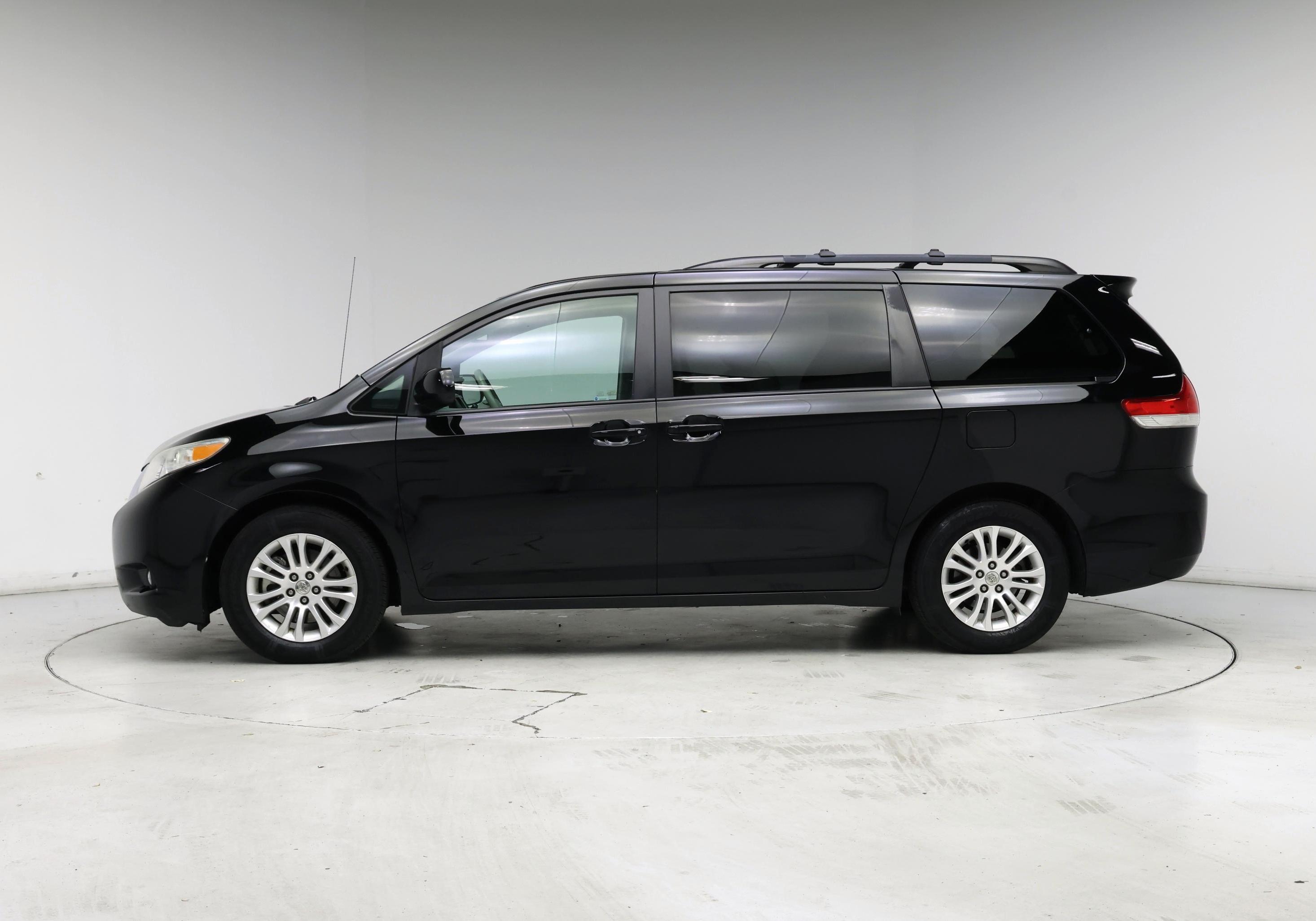Thumbnail: 2014 Toyota Sienna - 3