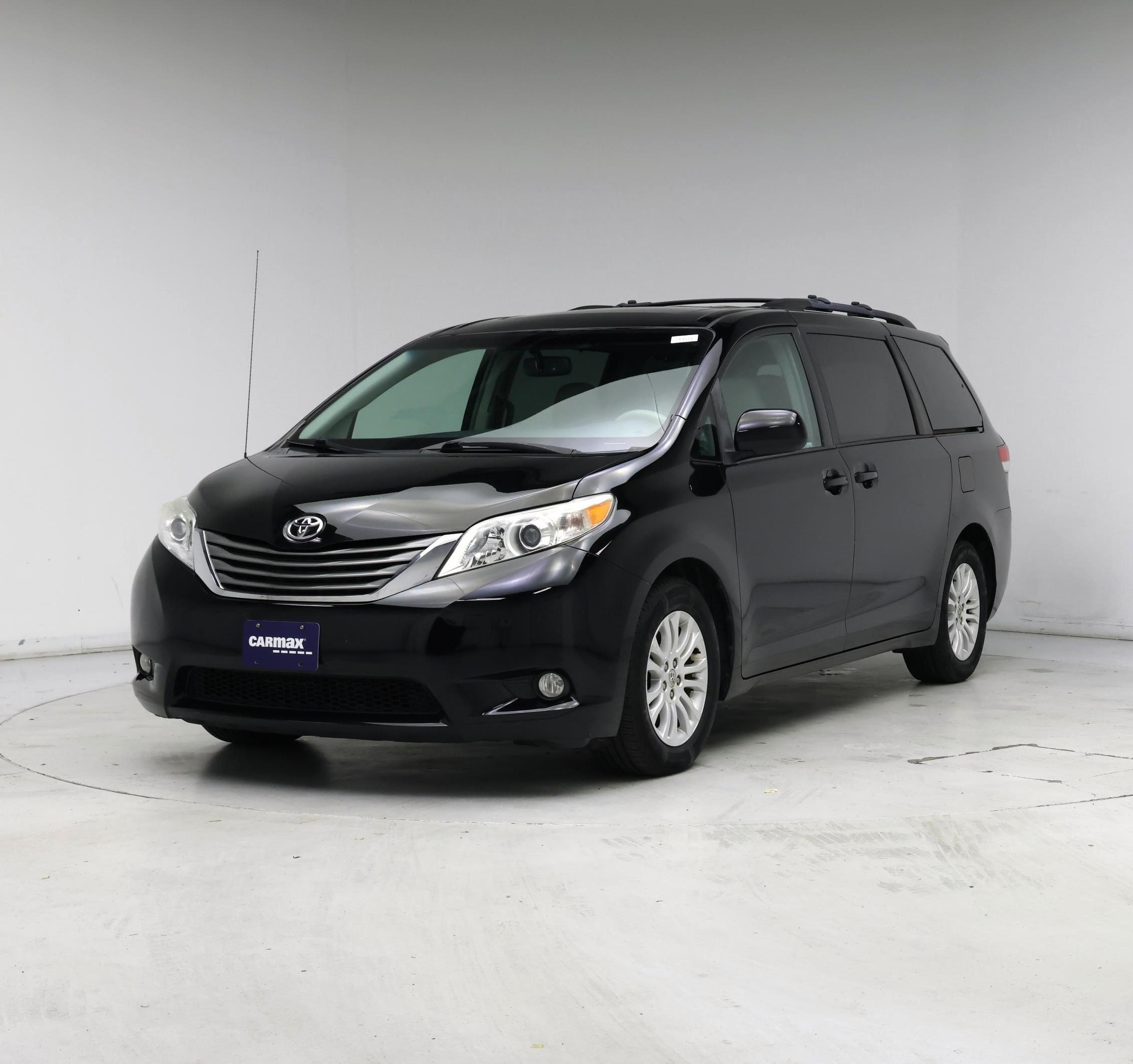 Thumbnail: 2014 Toyota Sienna - 4