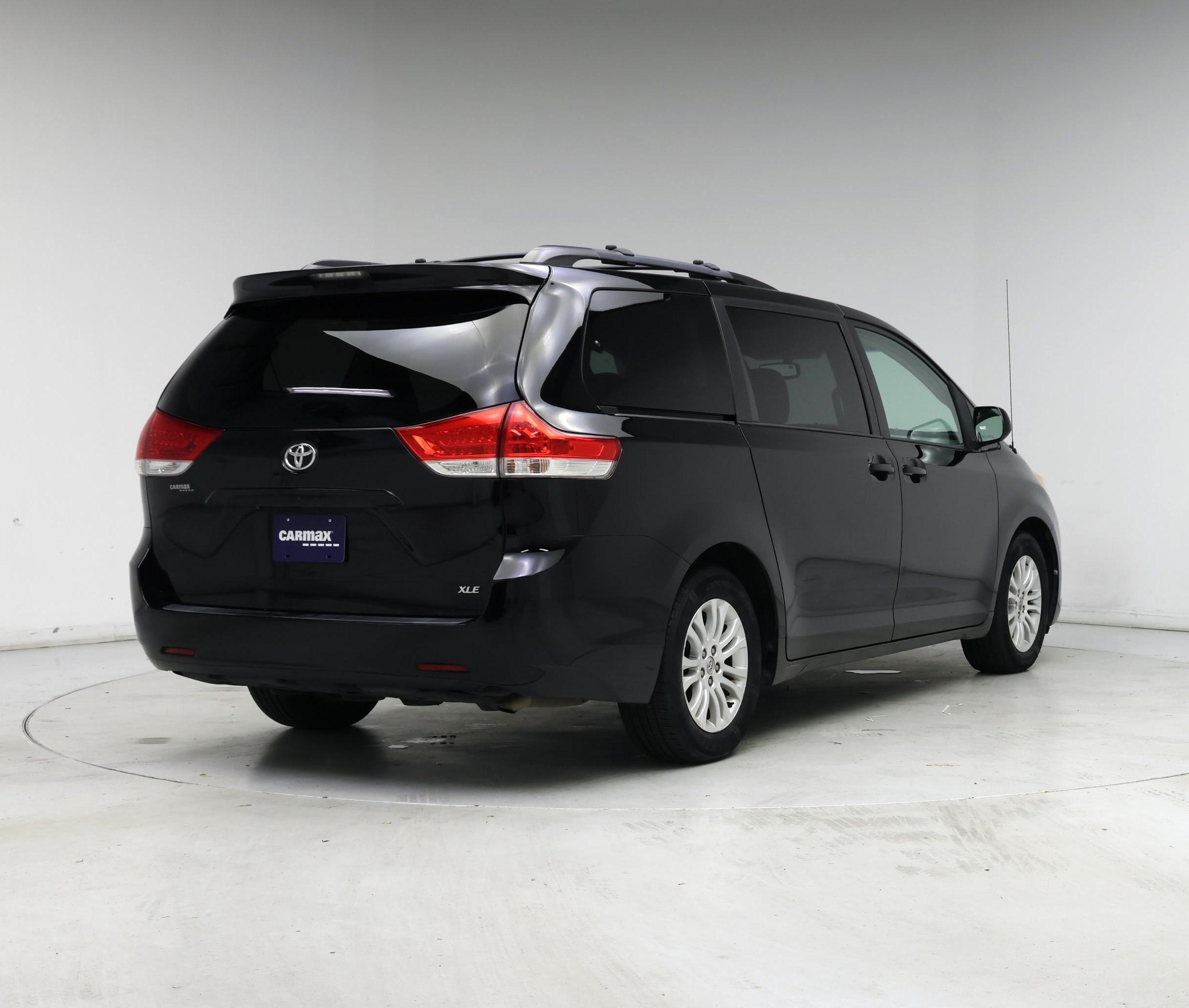 Thumbnail: 2014 Toyota Sienna - 8
