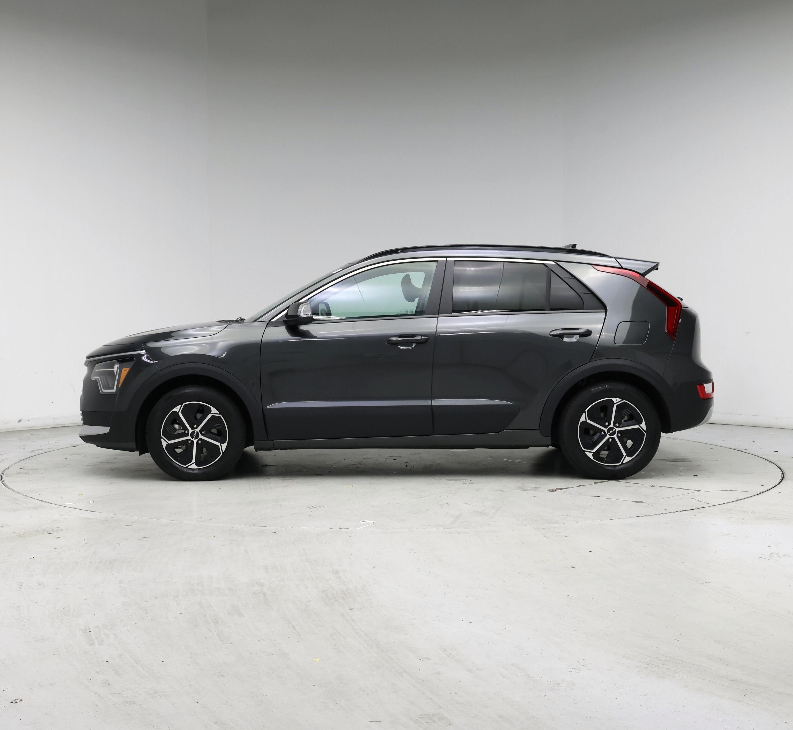 Thumbnail: 2024 Kia Niro - 3