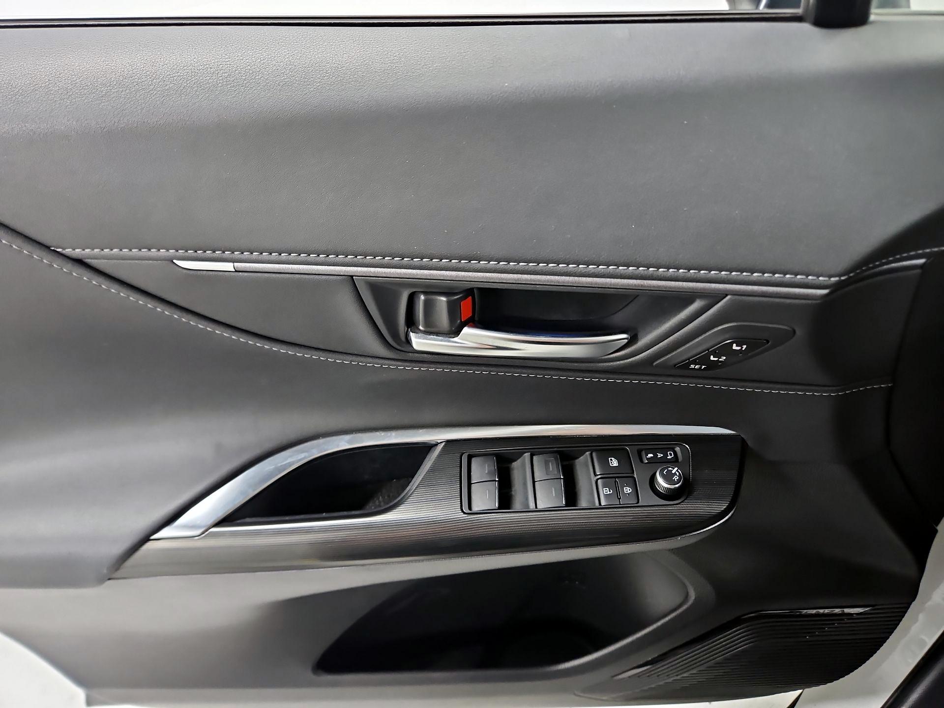 Thumbnail: 2021 Toyota Venza - 12