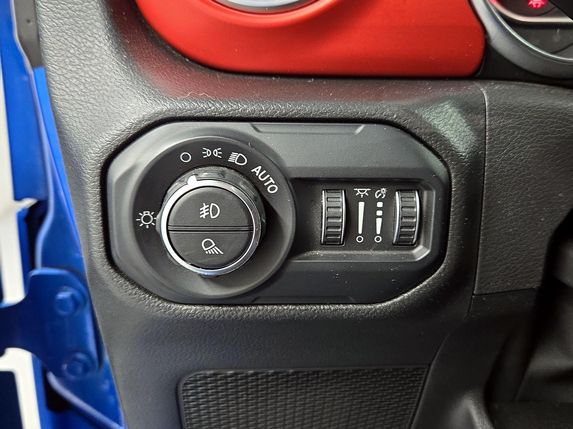 Thumbnail: 2021 Jeep Gladiator - 13
