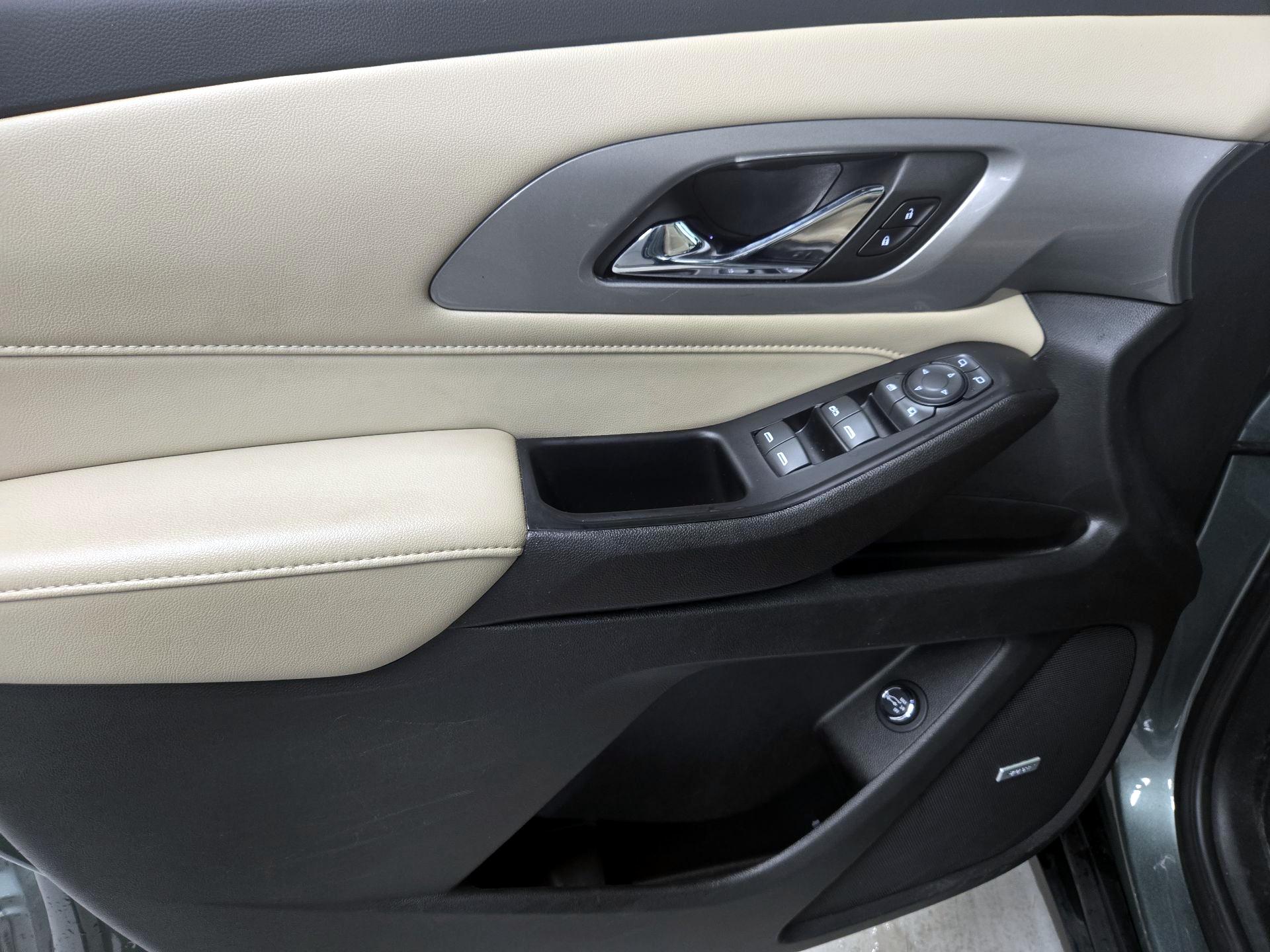 Thumbnail: 2023 Chevrolet Traverse - 12