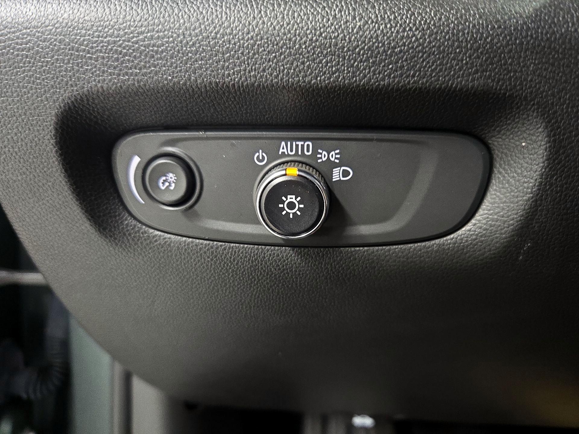 Thumbnail: 2023 Chevrolet Traverse - 13