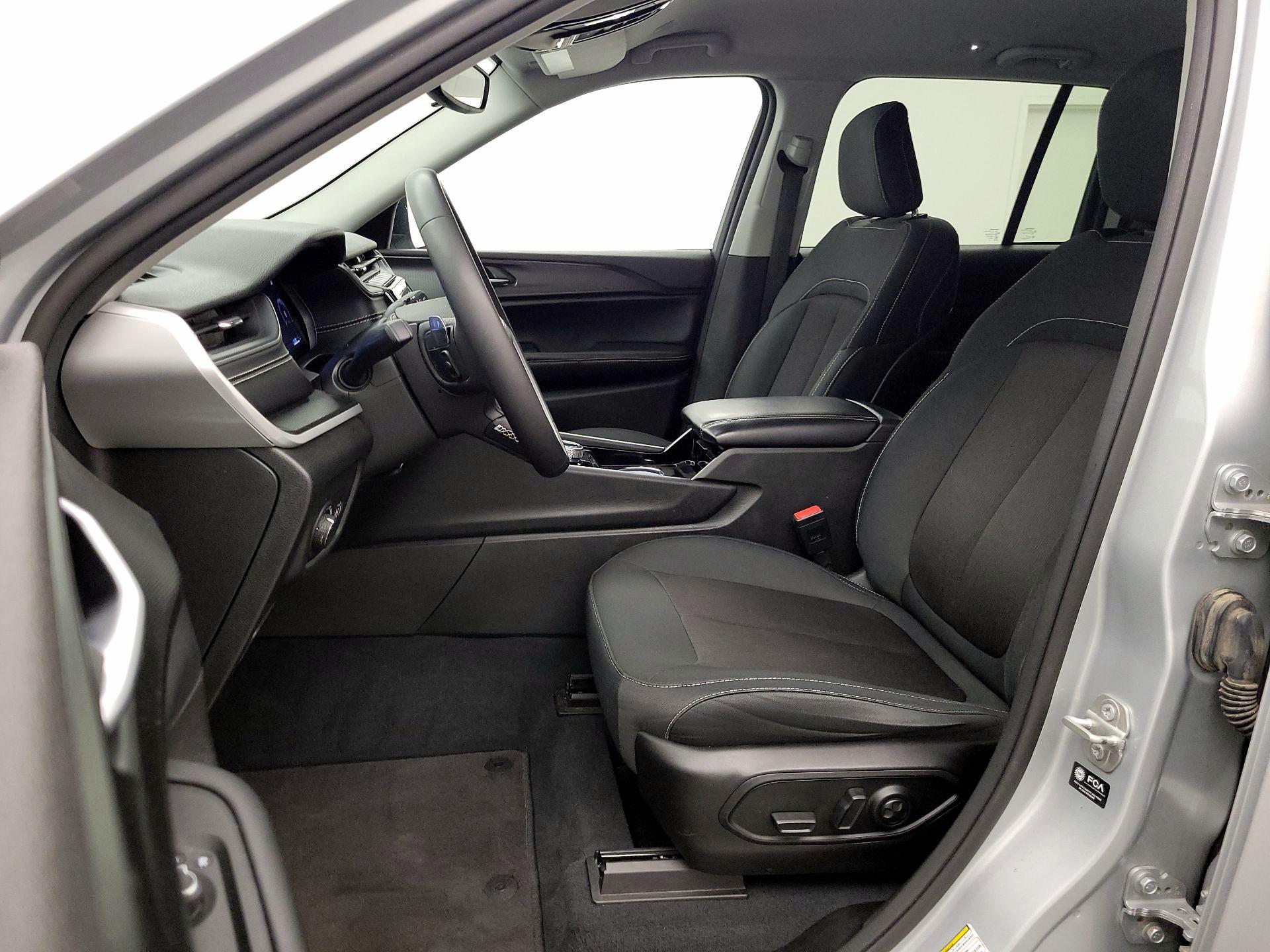 Thumbnail: 2023 Jeep Grand Cherokee - 11