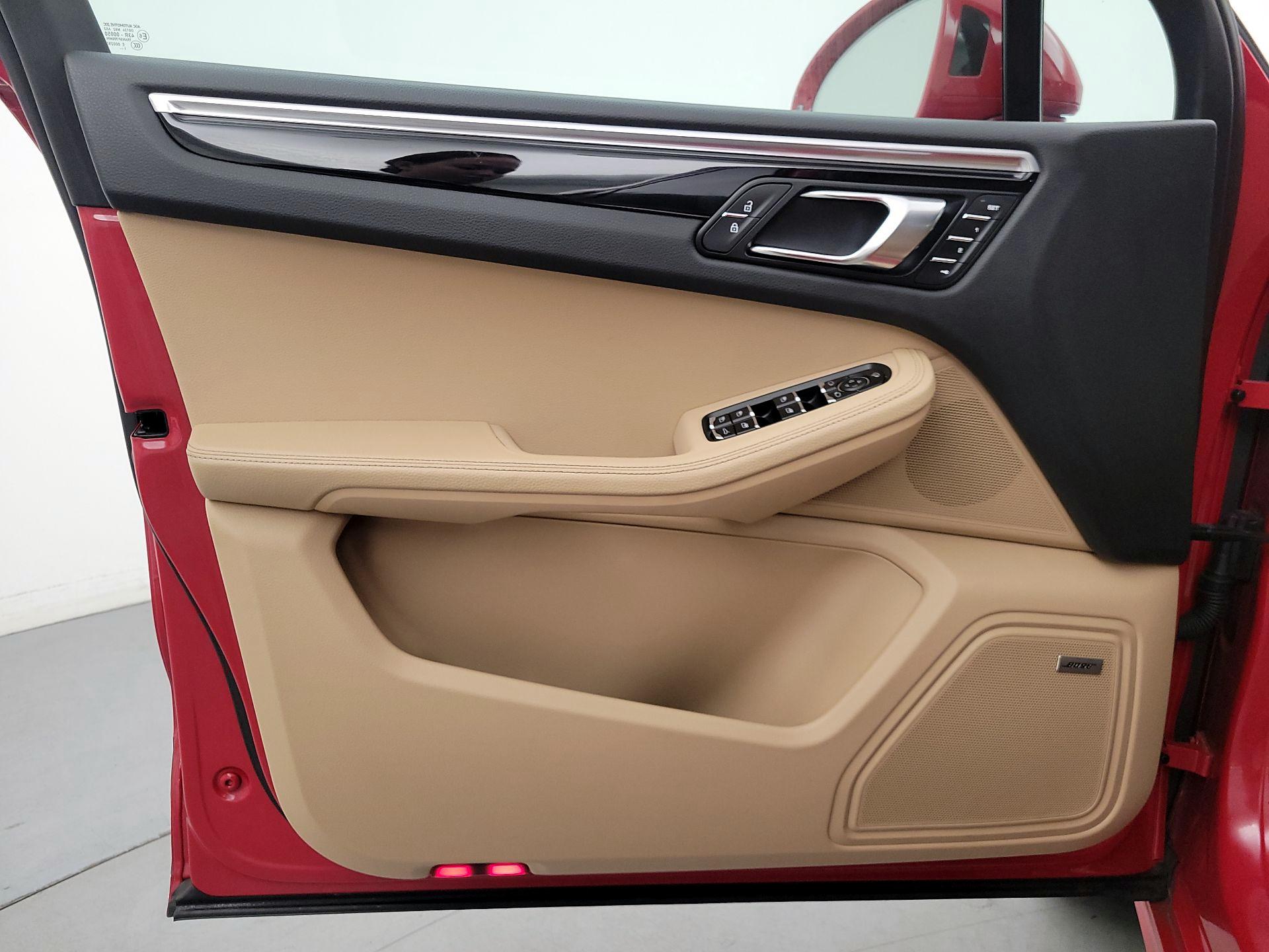 Thumbnail: 2022 Porsche Macan - 12