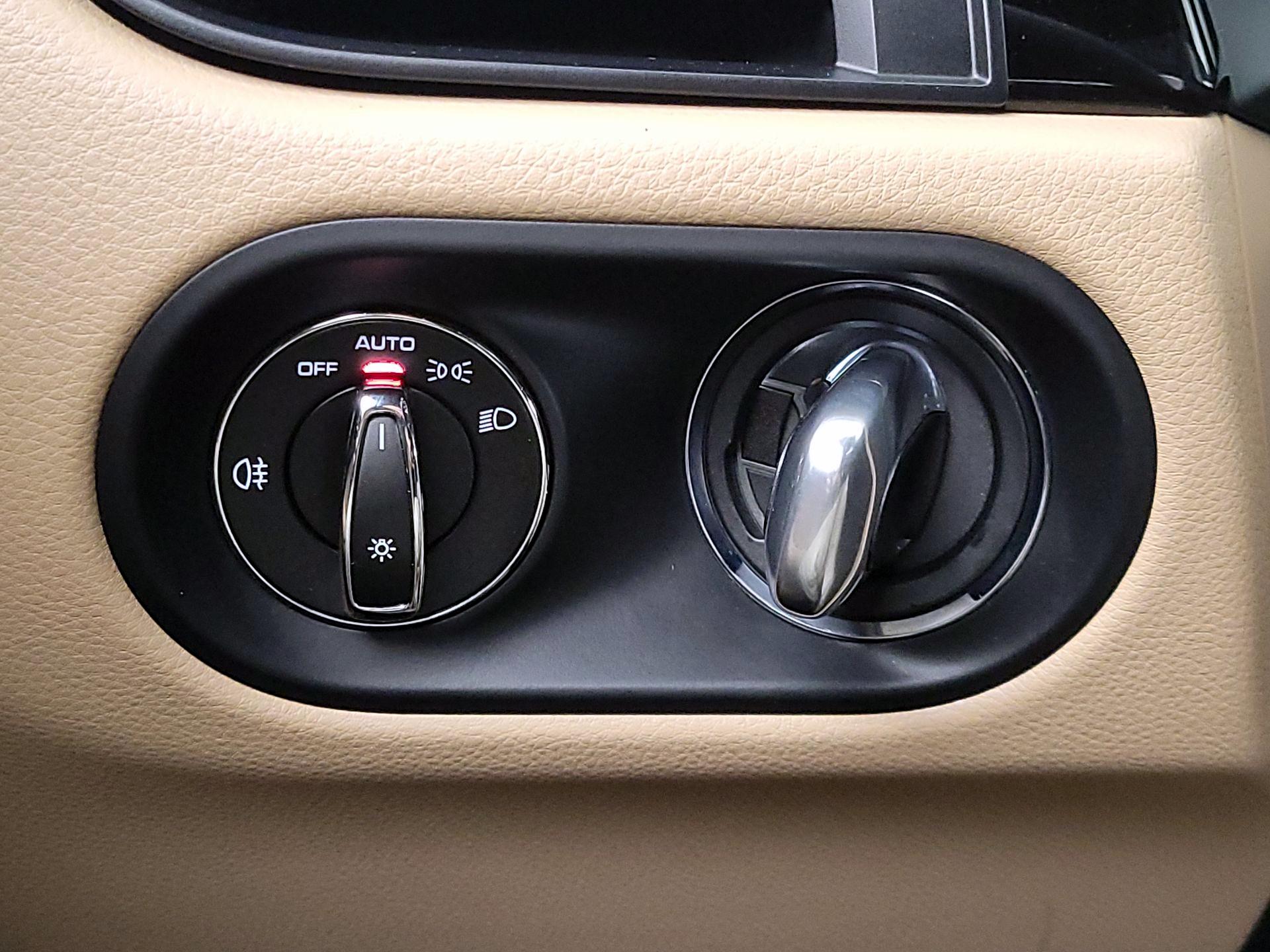 Thumbnail: 2022 Porsche Macan - 13