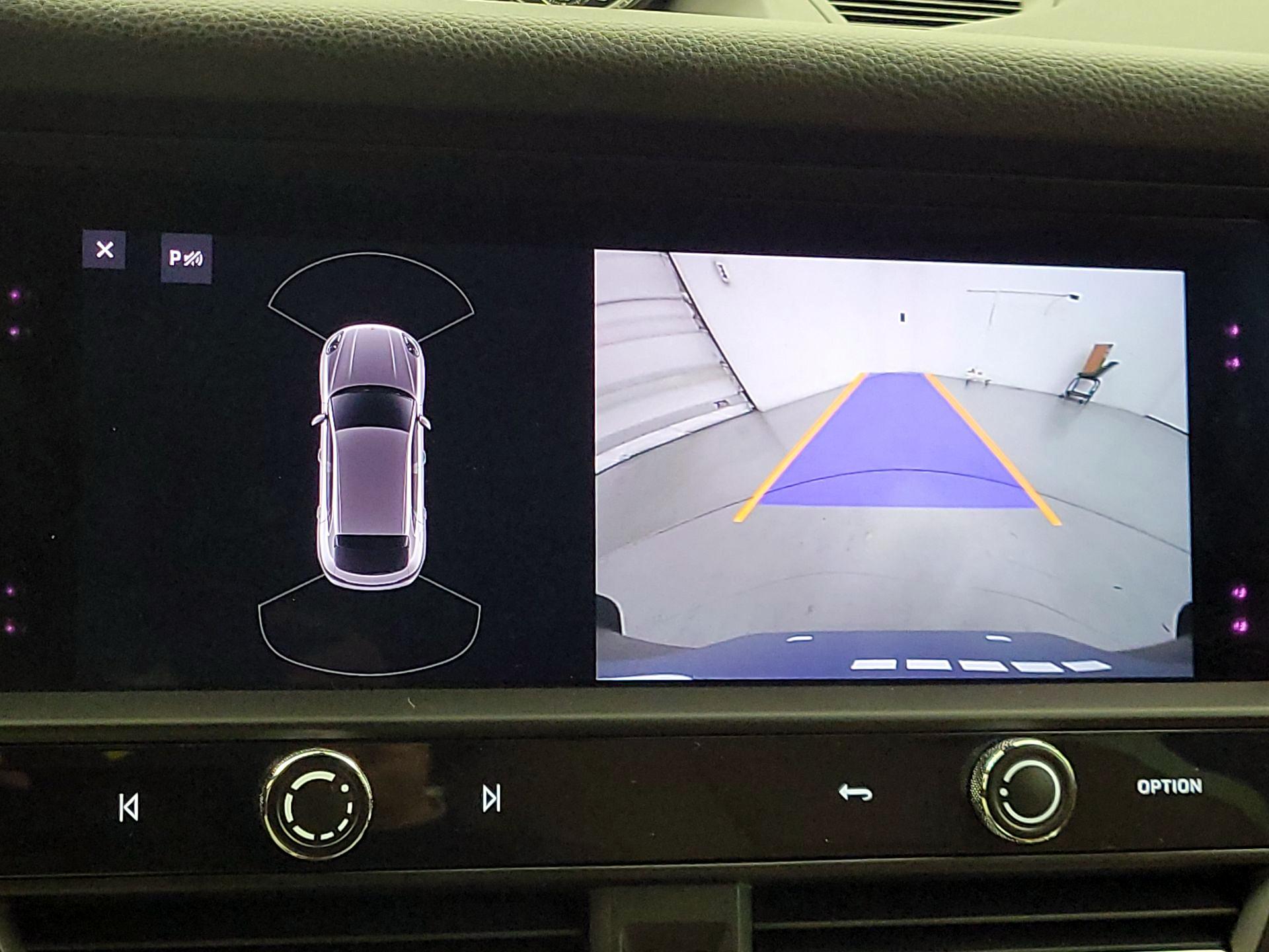 Thumbnail: 2022 Porsche Macan - 15