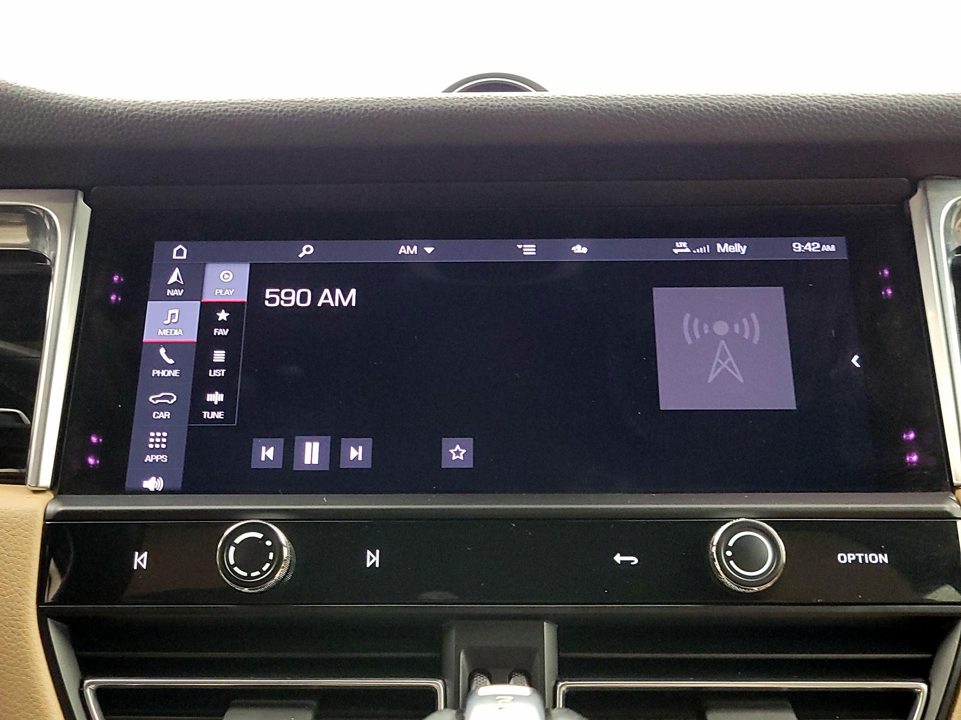 Thumbnail: 2022 Porsche Macan - 16