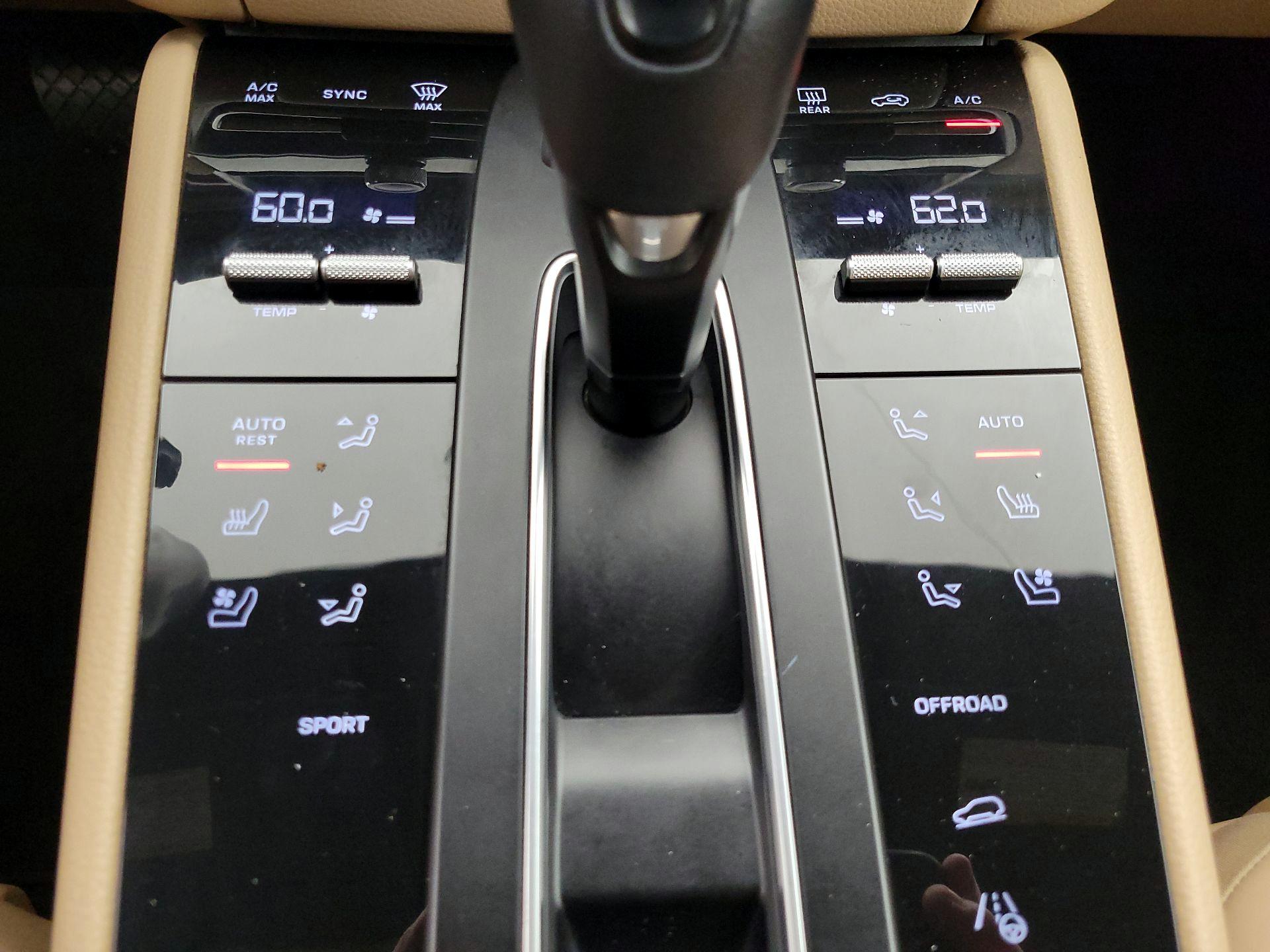 Thumbnail: 2022 Porsche Macan - 17