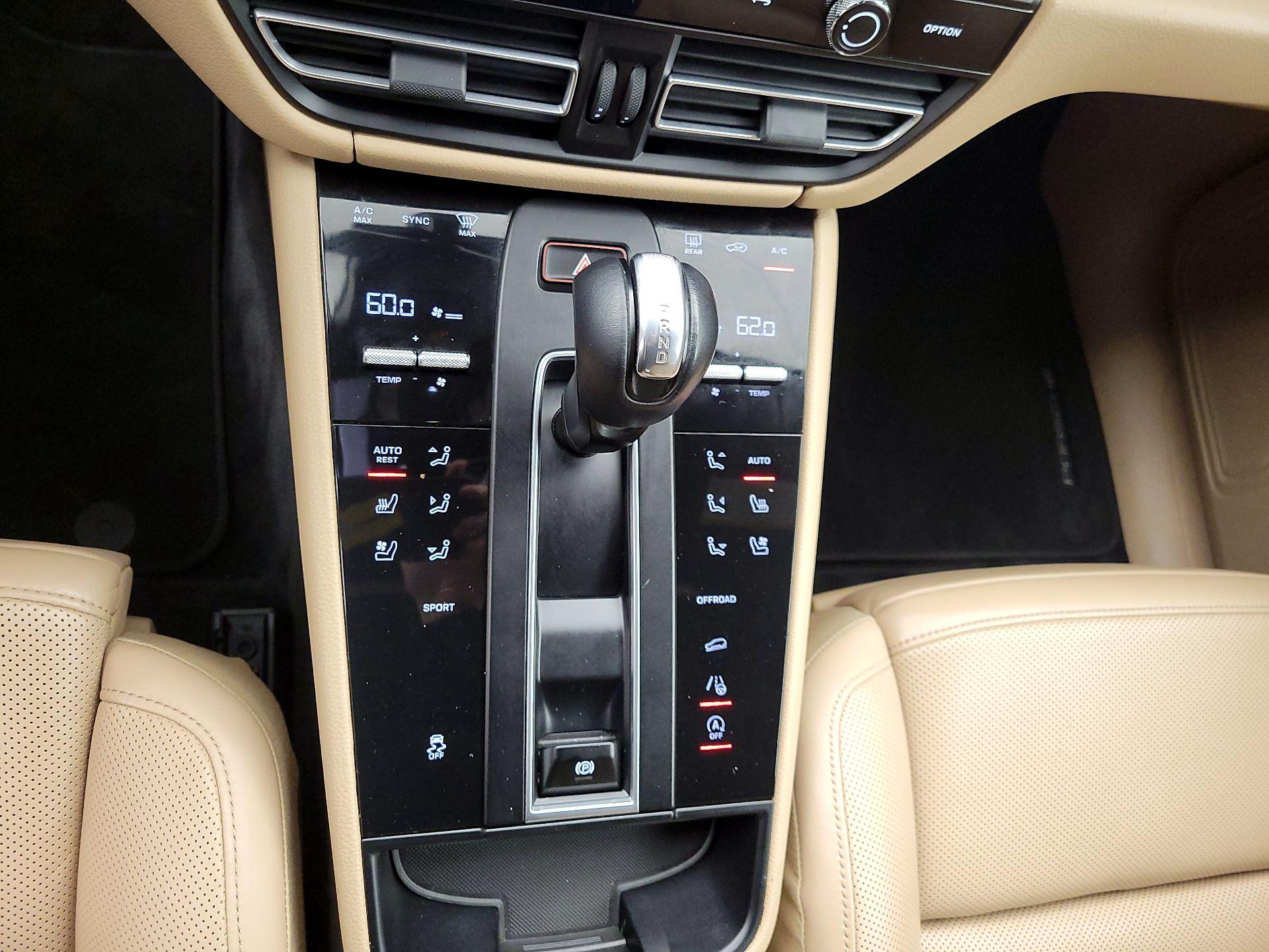 Thumbnail: 2022 Porsche Macan - 18